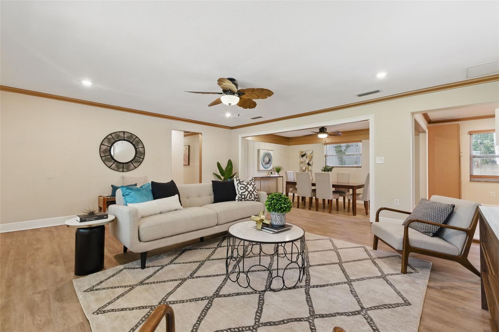 Listing photo id 9 for 4926 Camellia Way S