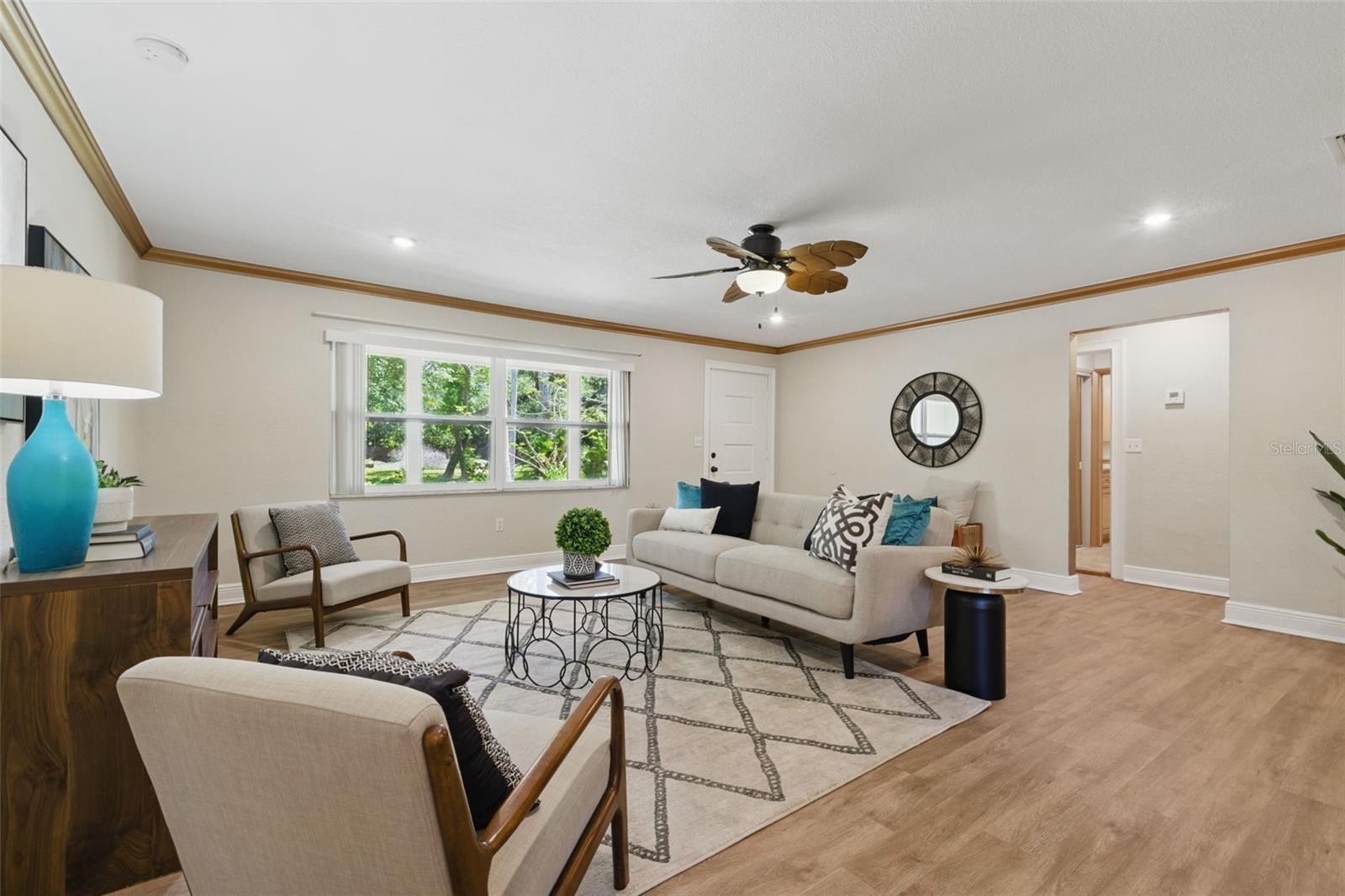 Listing photo id 12 for 4926 Camellia Way S