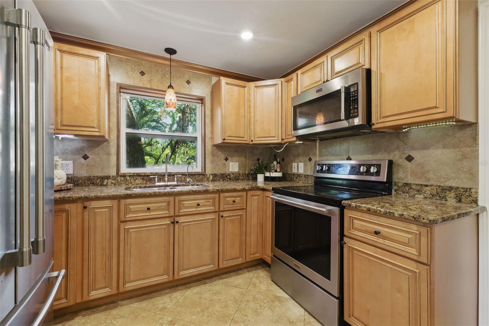 Listing photo id 17 for 4926 Camellia Way S