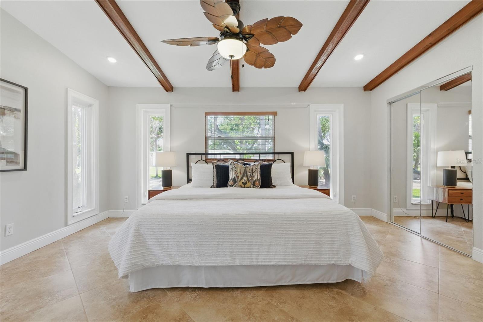 Listing photo id 19 for 4926 Camellia Way S