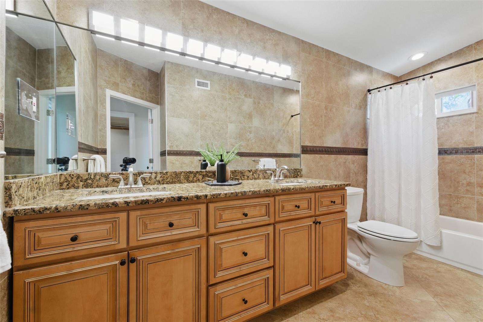 Listing photo id 21 for 4926 Camellia Way S