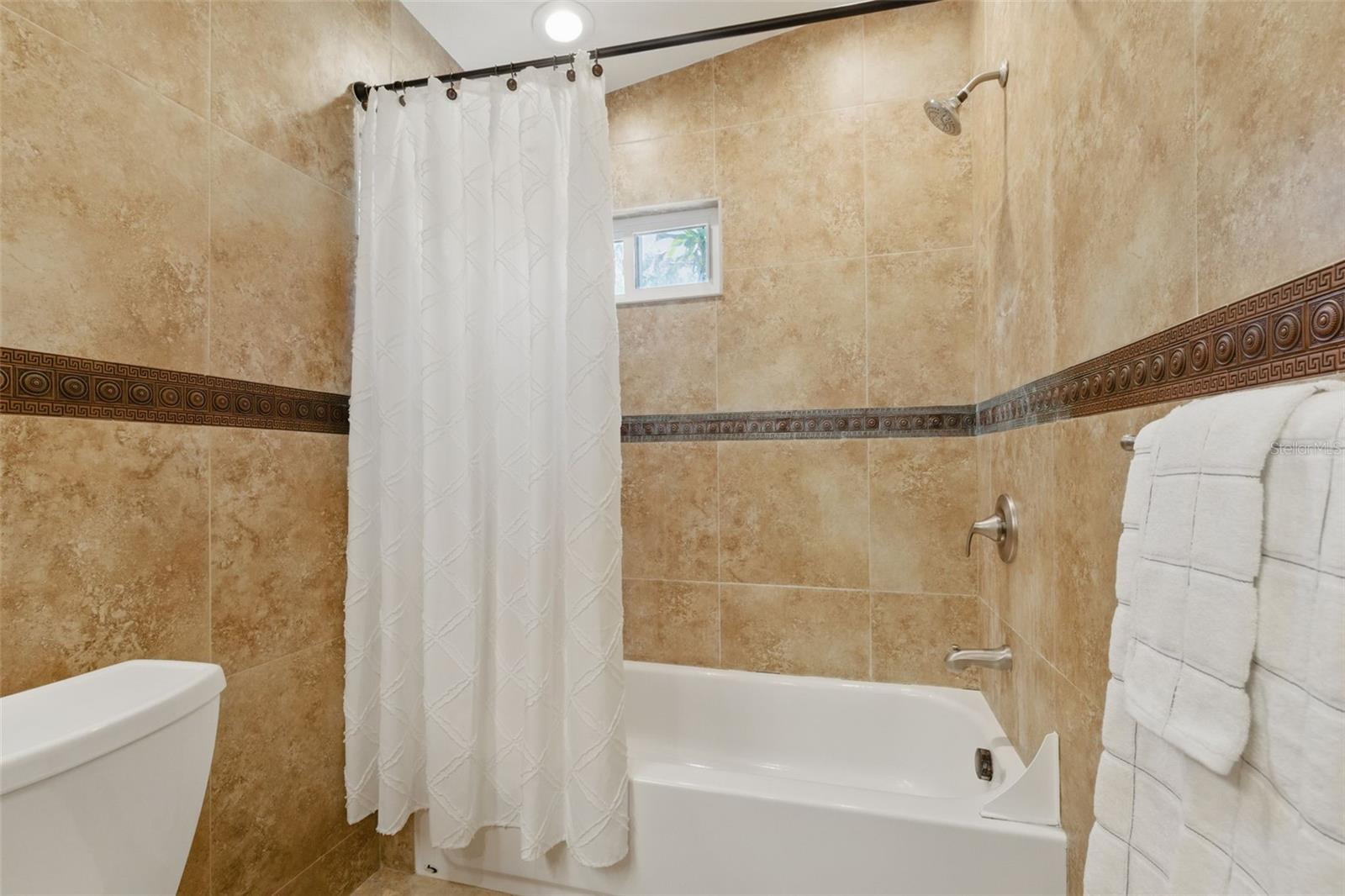 Listing photo id 22 for 4926 Camellia Way S
