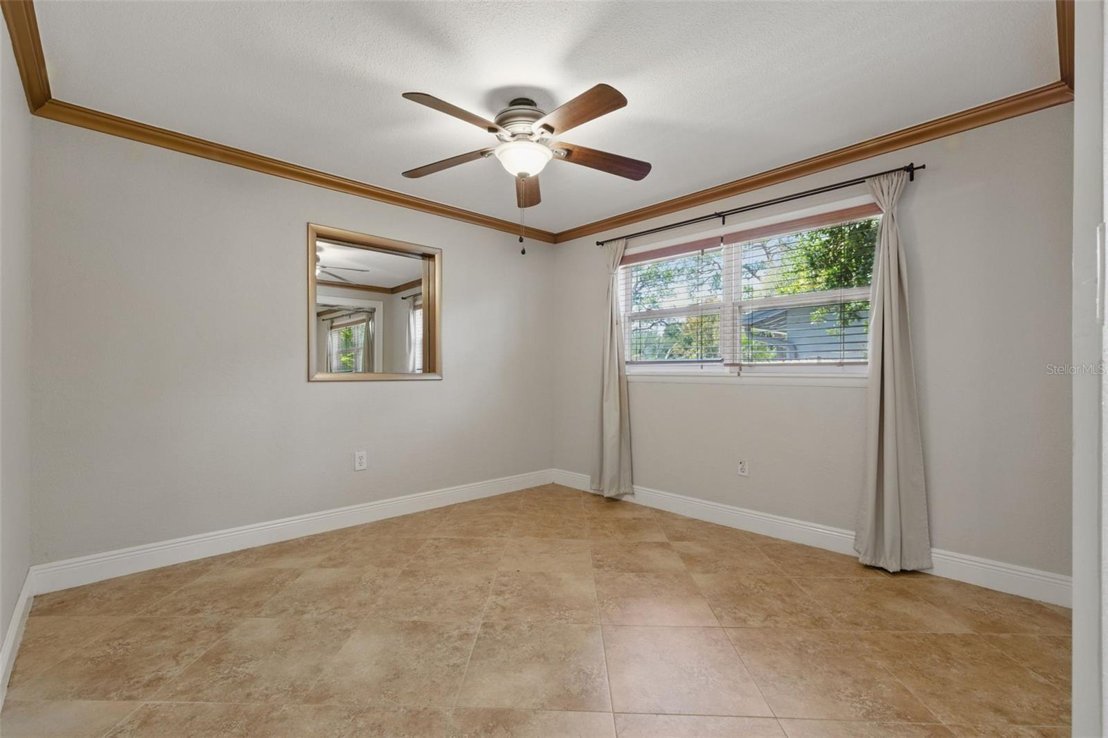 Listing photo id 25 for 4926 Camellia Way S