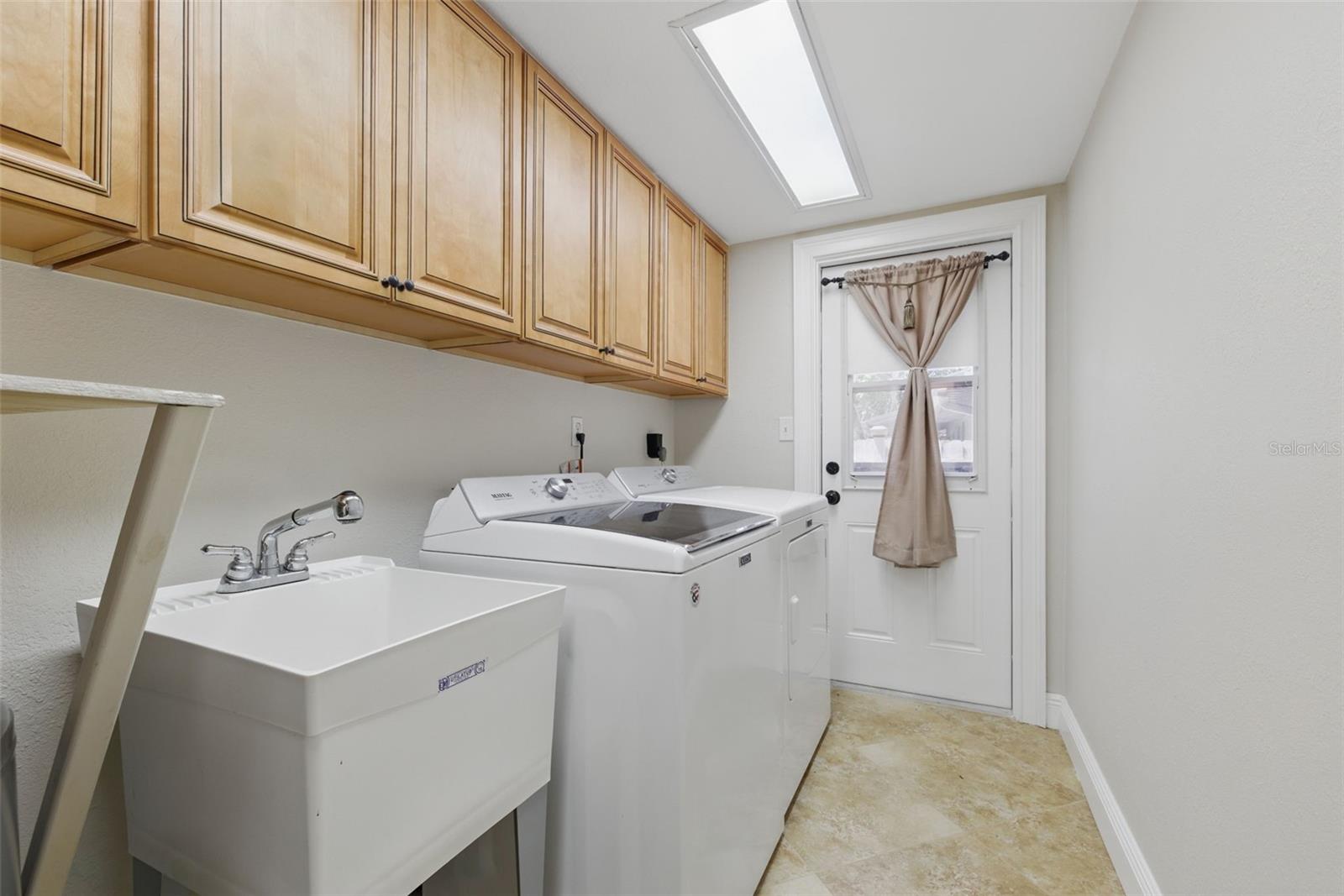 Listing photo id 26 for 4926 Camellia Way S
