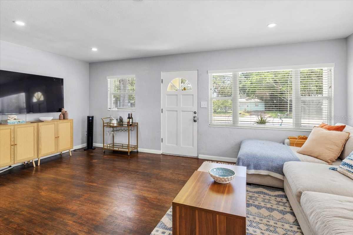 Image 10 of 36 For 6453 5th Avenue N