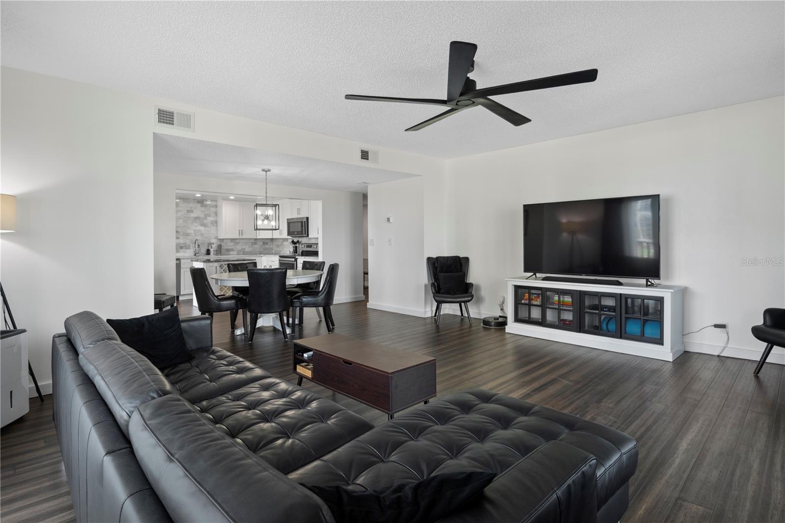 Image 11 of 41 For 1501 Gulf Boulevard 201