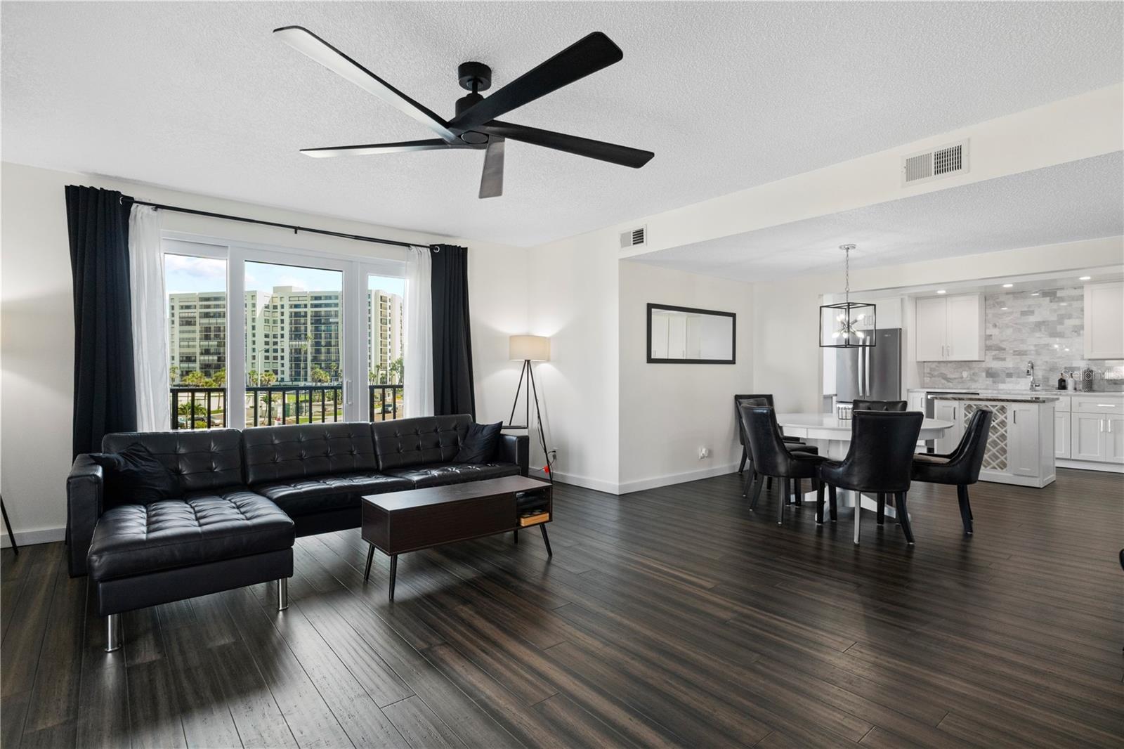 Image 12 of 41 For 1501 Gulf Boulevard 201
