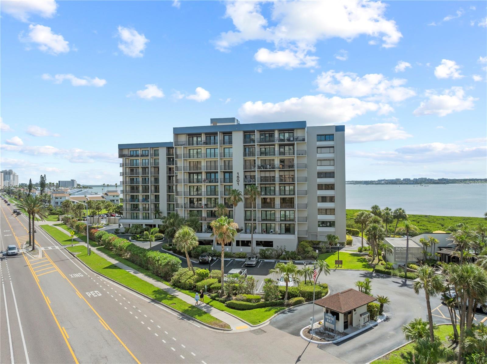 Image 2 of 41 For 1501 Gulf Boulevard 201