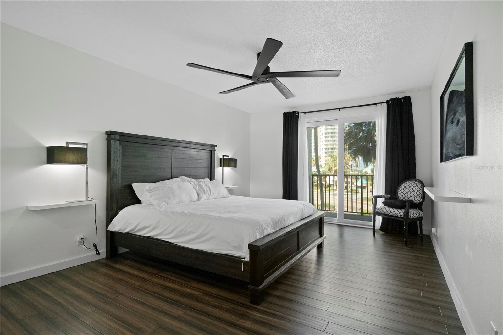 Image 21 of 41 For 1501 Gulf Boulevard 201