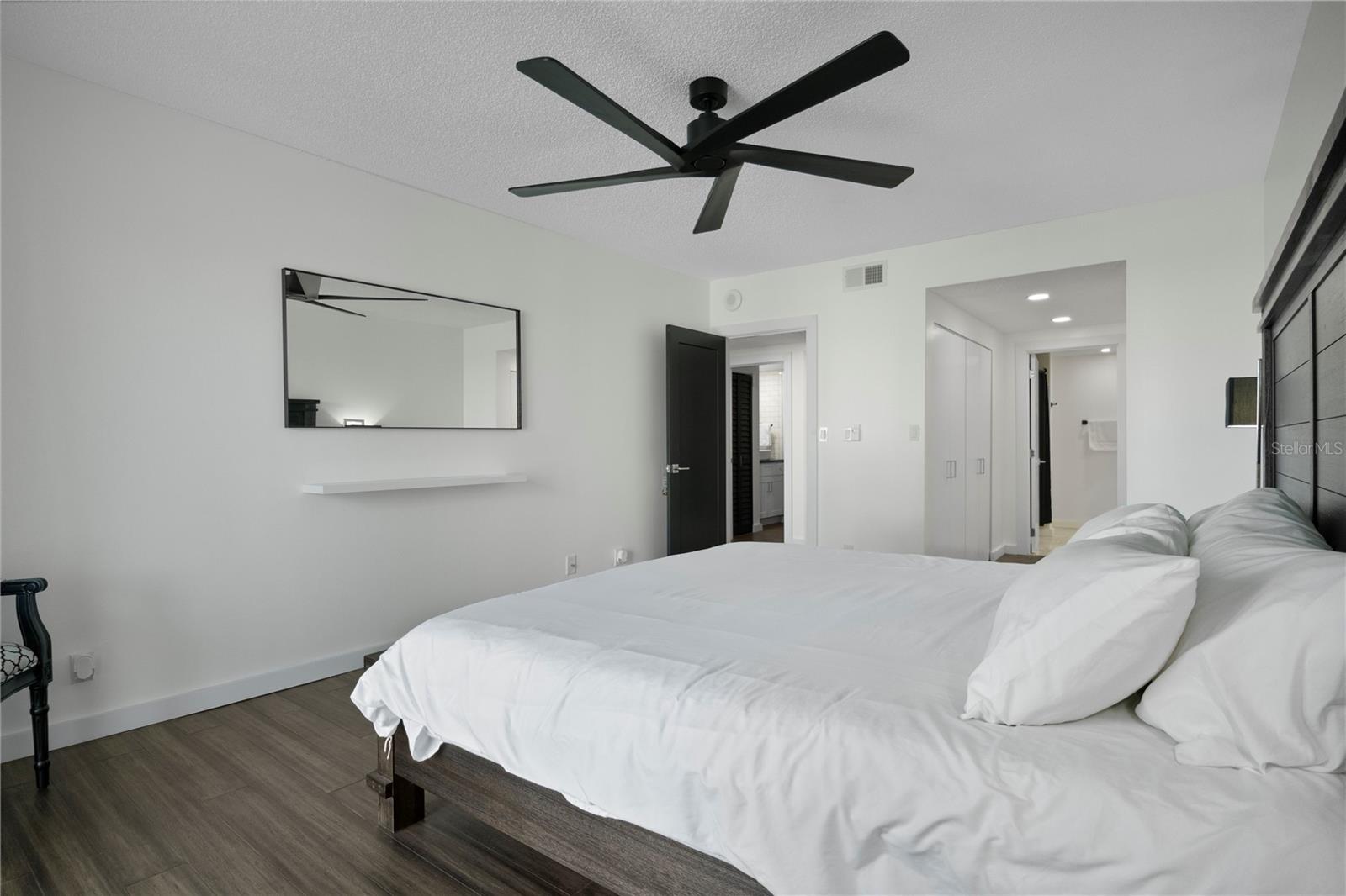 Image 22 of 41 For 1501 Gulf Boulevard 201