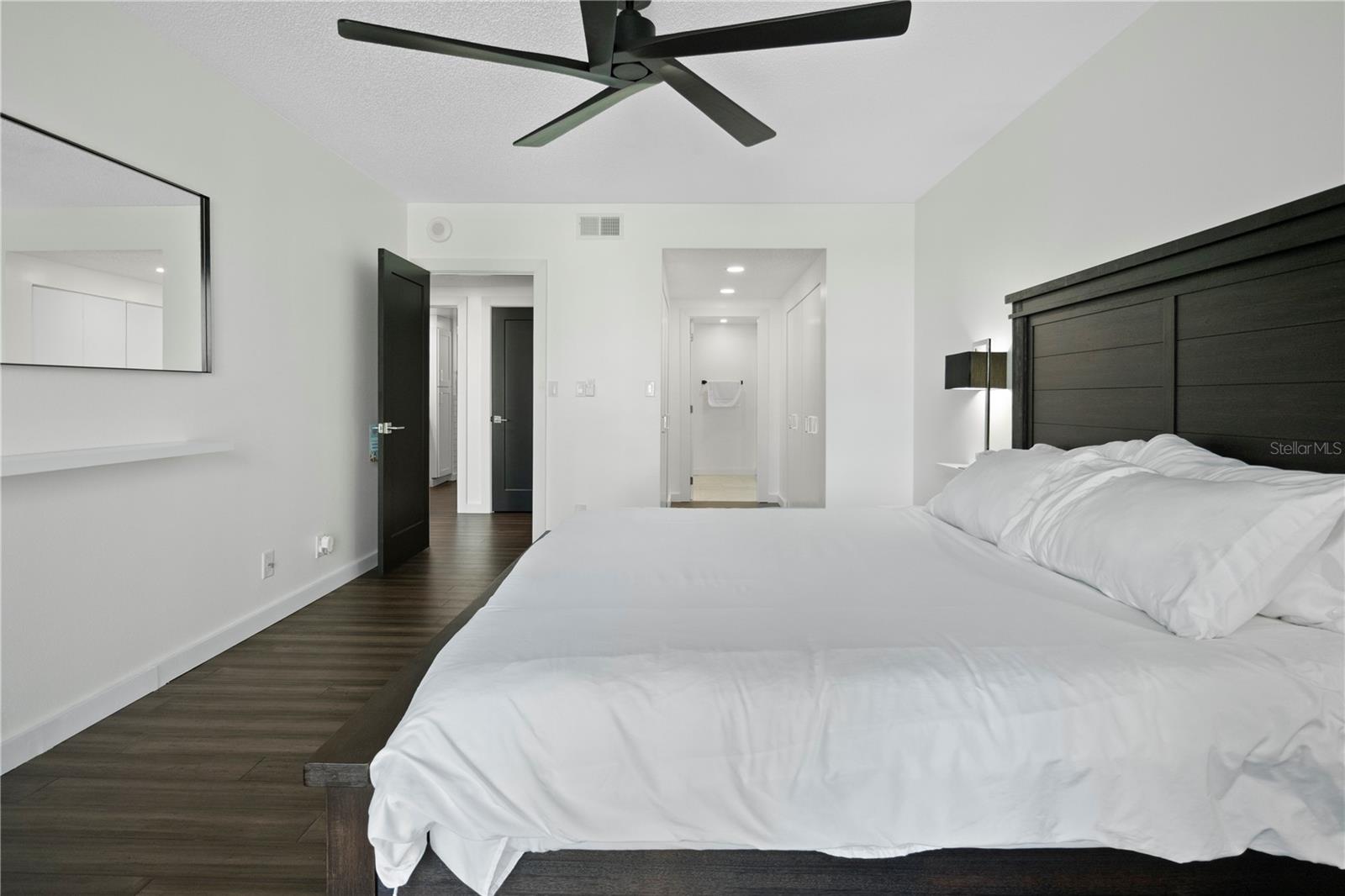 Image 23 of 41 For 1501 Gulf Boulevard 201