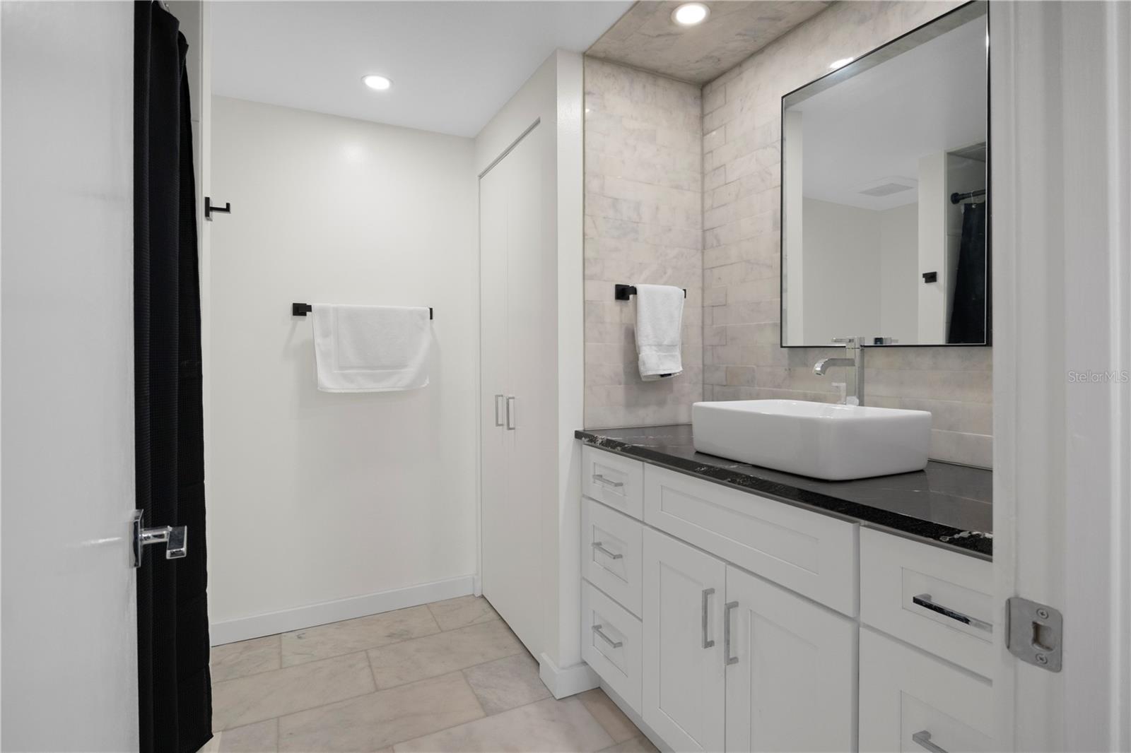 Image 24 of 41 For 1501 Gulf Boulevard 201