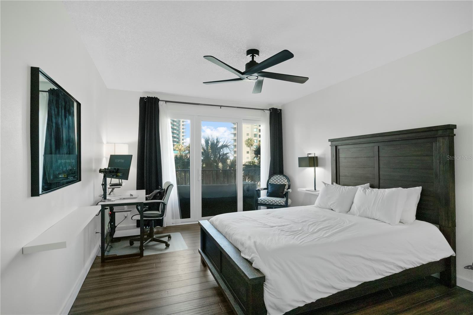 Image 27 of 41 For 1501 Gulf Boulevard 201