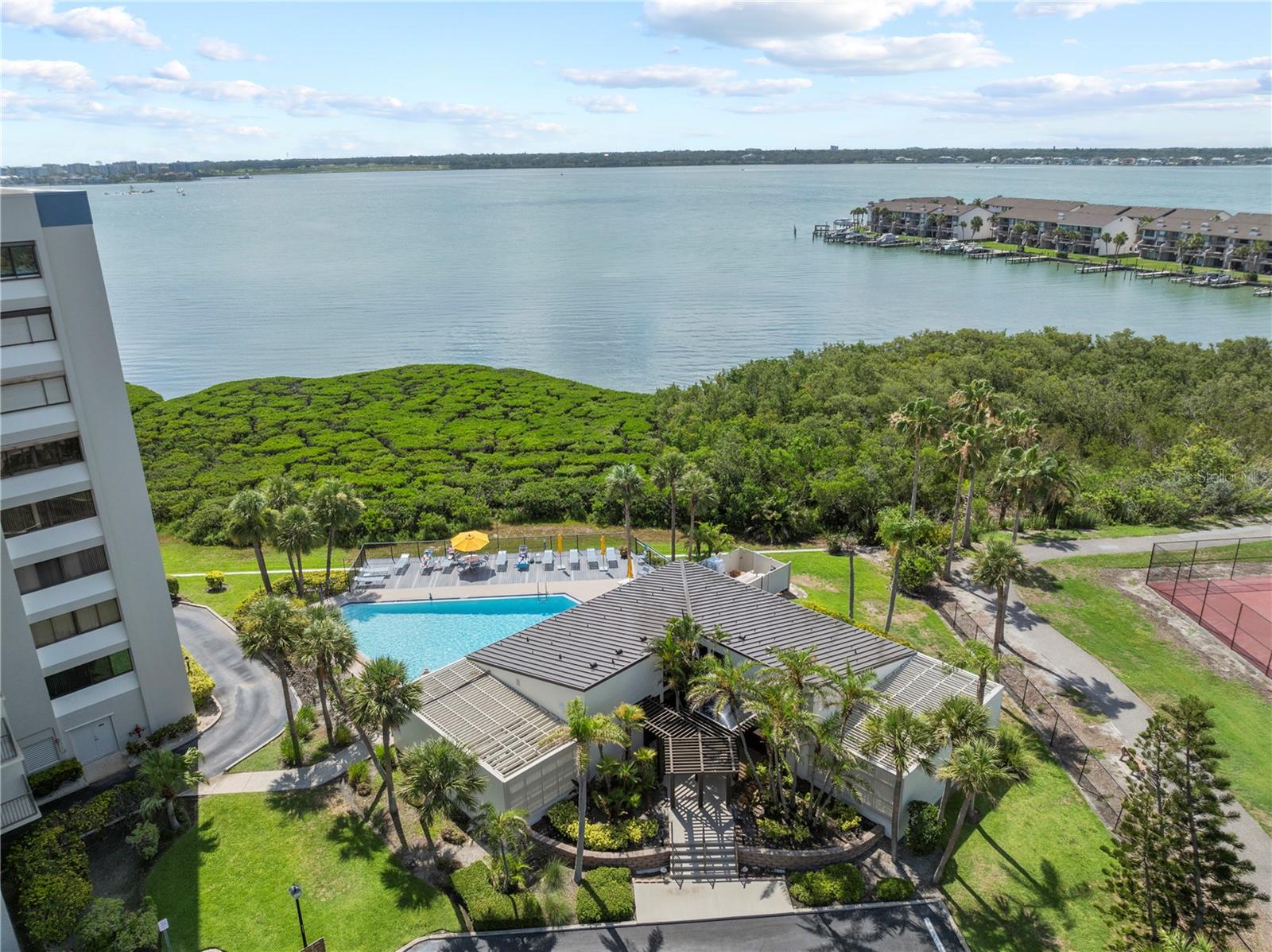 Image 38 of 41 For 1501 Gulf Boulevard 201