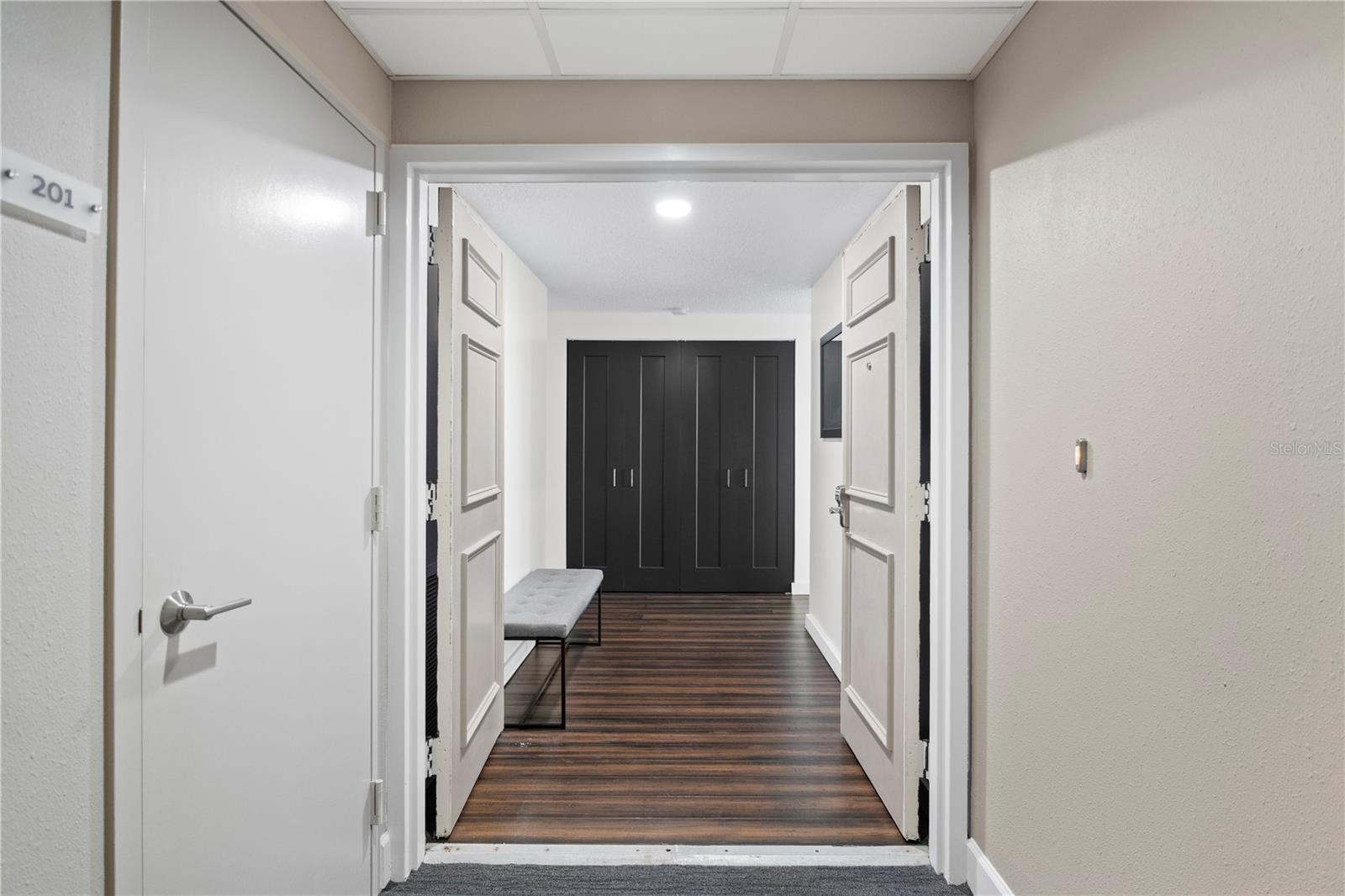 Image 4 of 41 For 1501 Gulf Boulevard 201