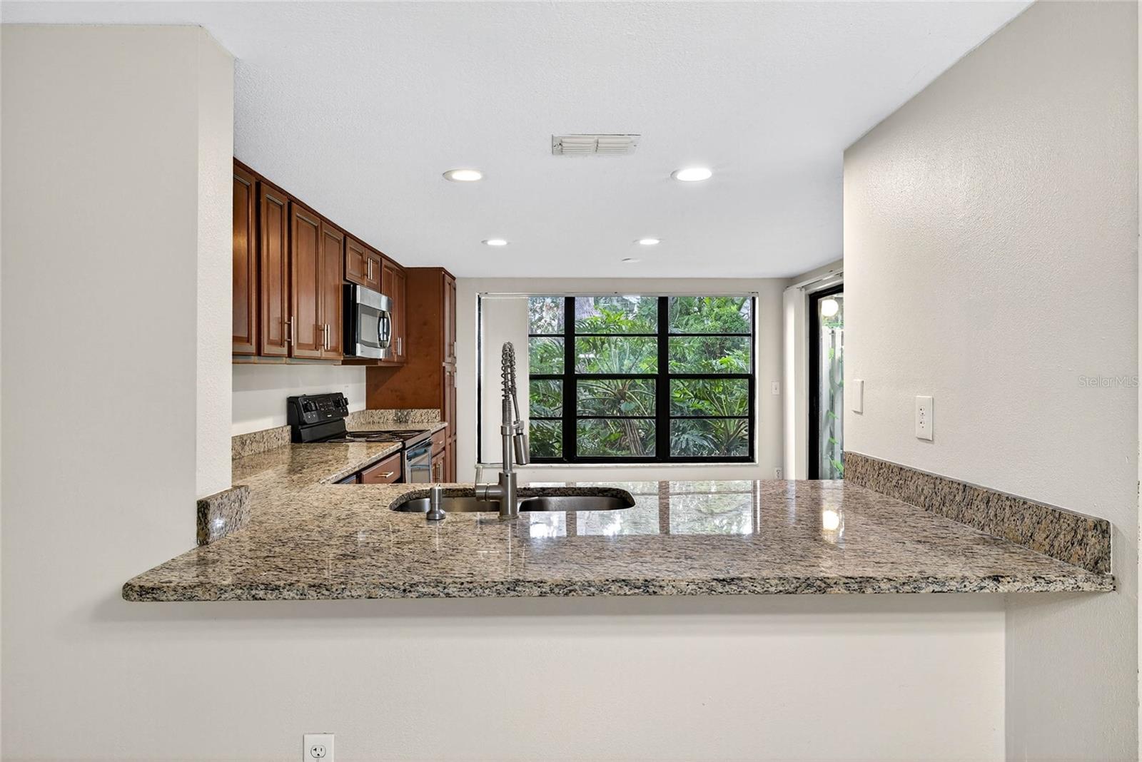 Image 10 of 33 For 7821 Niagara Avenue 2102