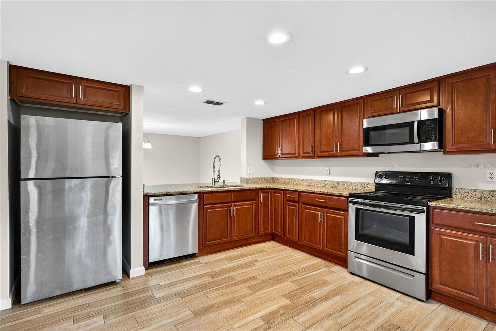 Image 11 of 33 For 7821 Niagara Avenue 2102