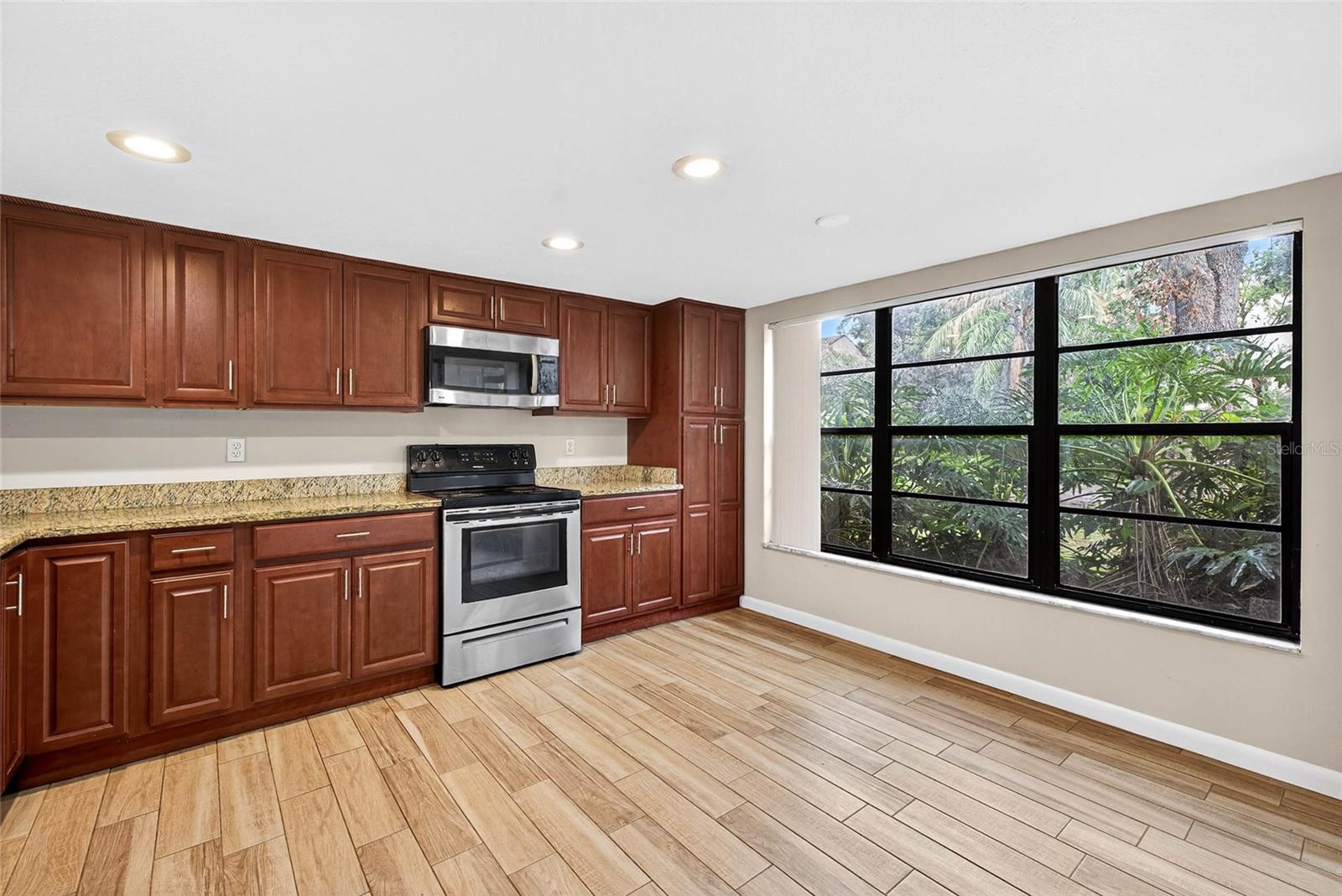 Image 14 of 33 For 7821 Niagara Avenue 2102