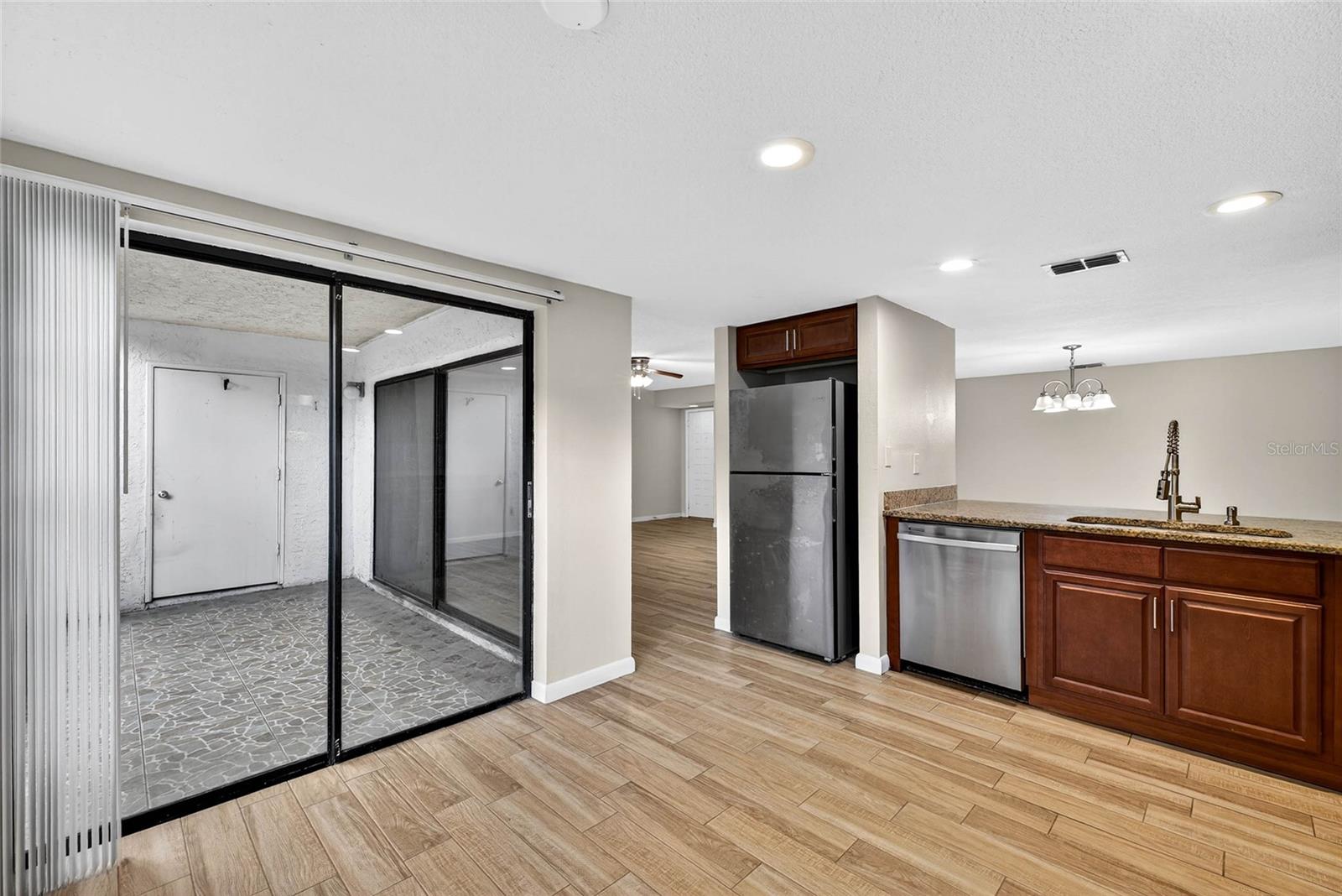 Image 15 of 33 For 7821 Niagara Avenue 2102