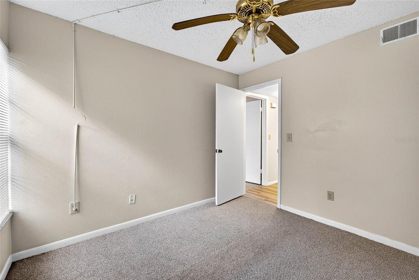 Image 18 of 33 For 7821 Niagara Avenue 2102