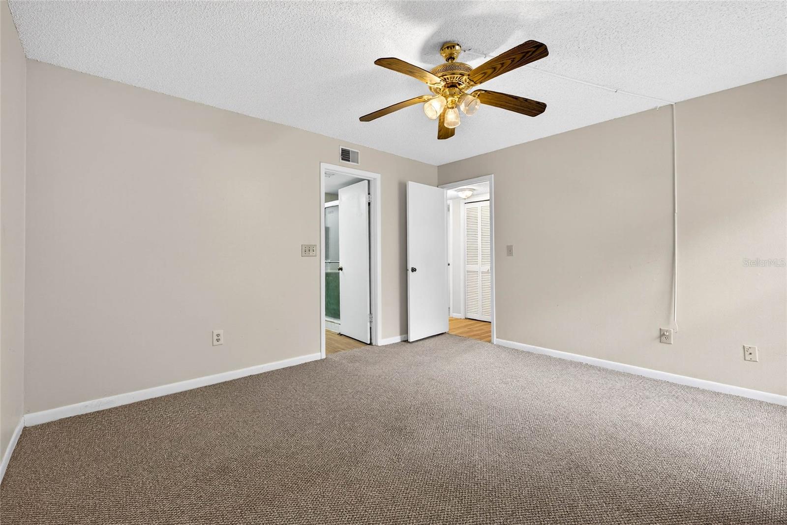 Image 21 of 33 For 7821 Niagara Avenue 2102