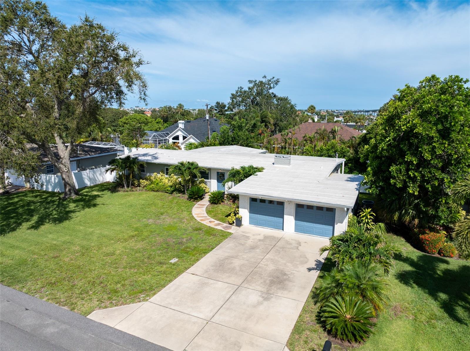 Listing photo id 8 for 120 Crestwood Lane