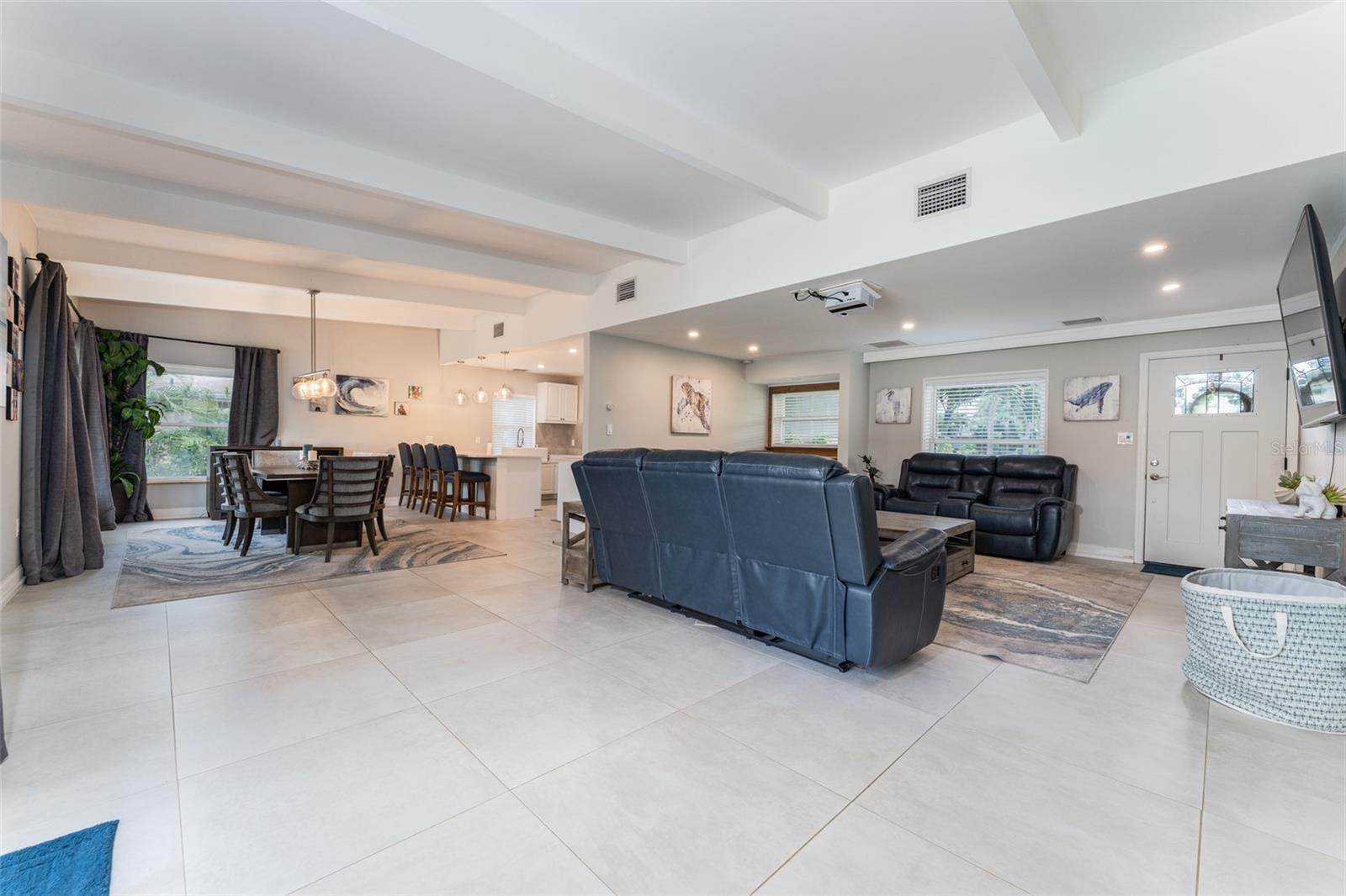 Listing photo id 13 for 120 Crestwood Lane