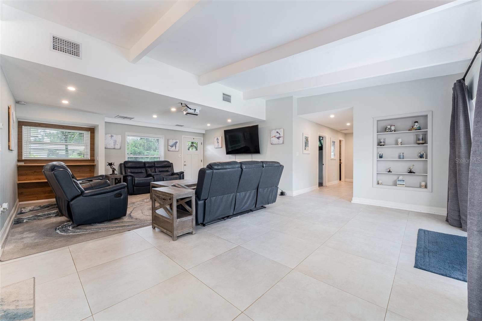 Listing photo id 14 for 120 Crestwood Lane