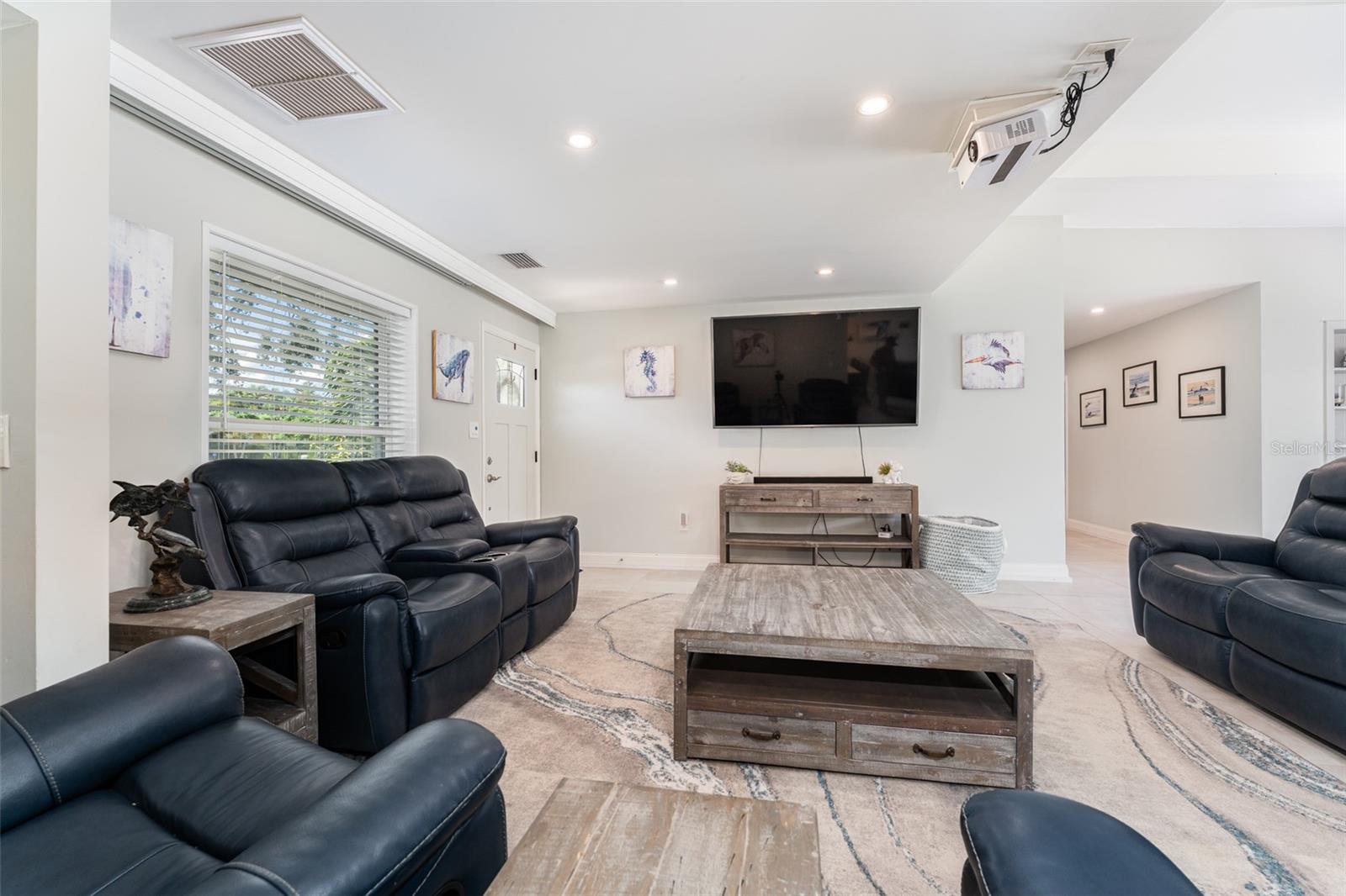 Listing photo id 15 for 120 Crestwood Lane