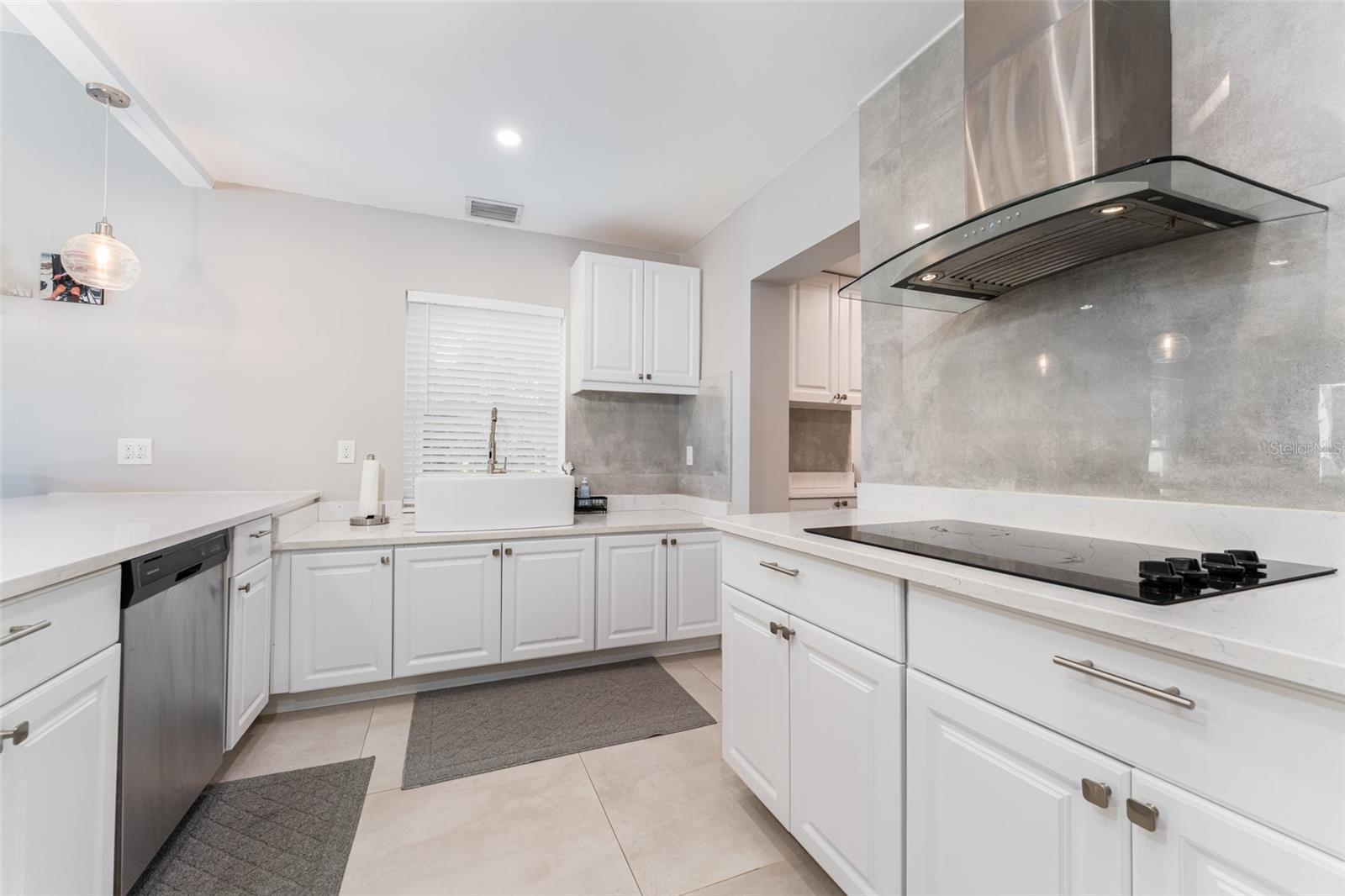 Listing photo id 18 for 120 Crestwood Lane