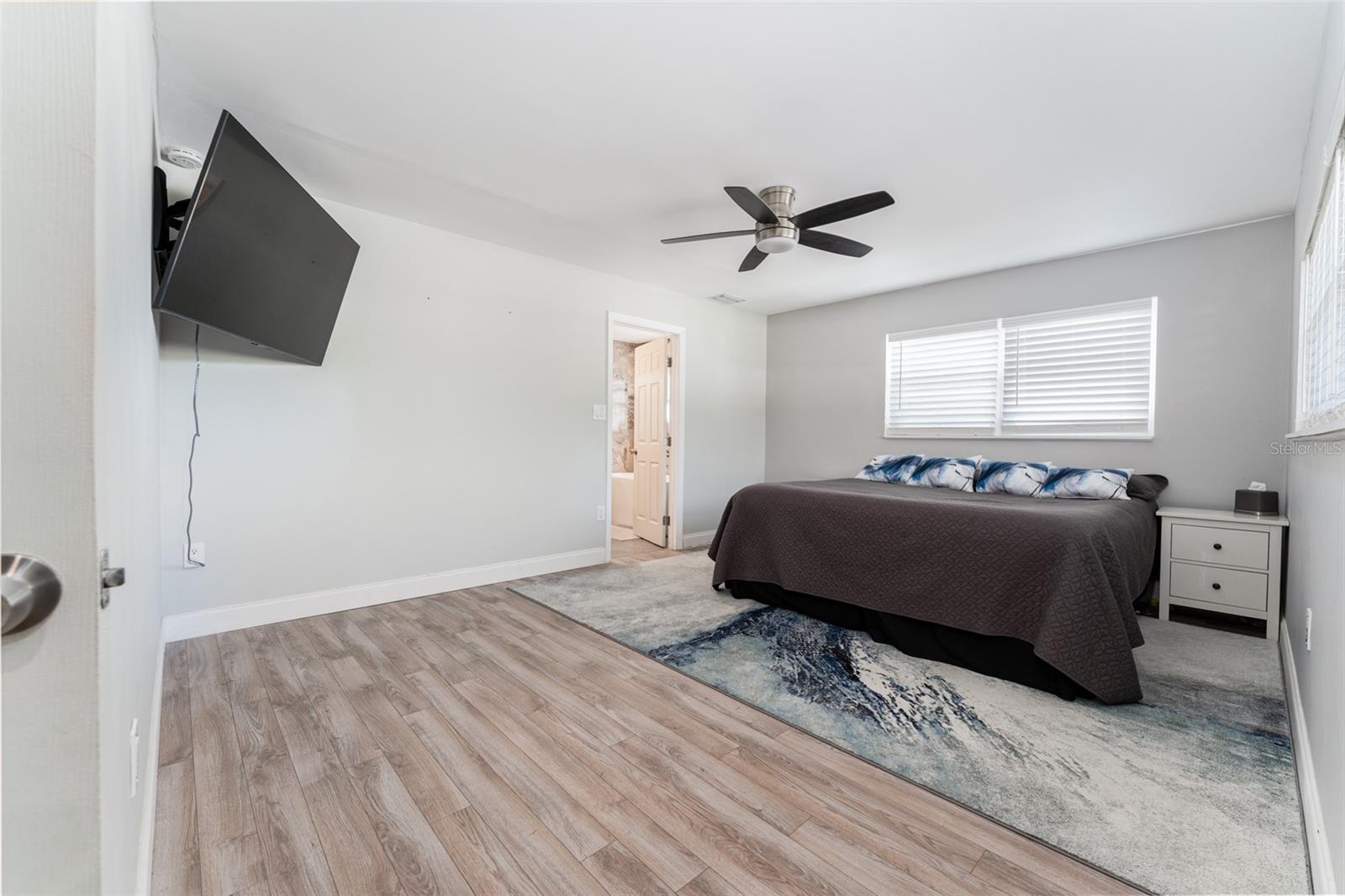 Listing photo id 21 for 120 Crestwood Lane