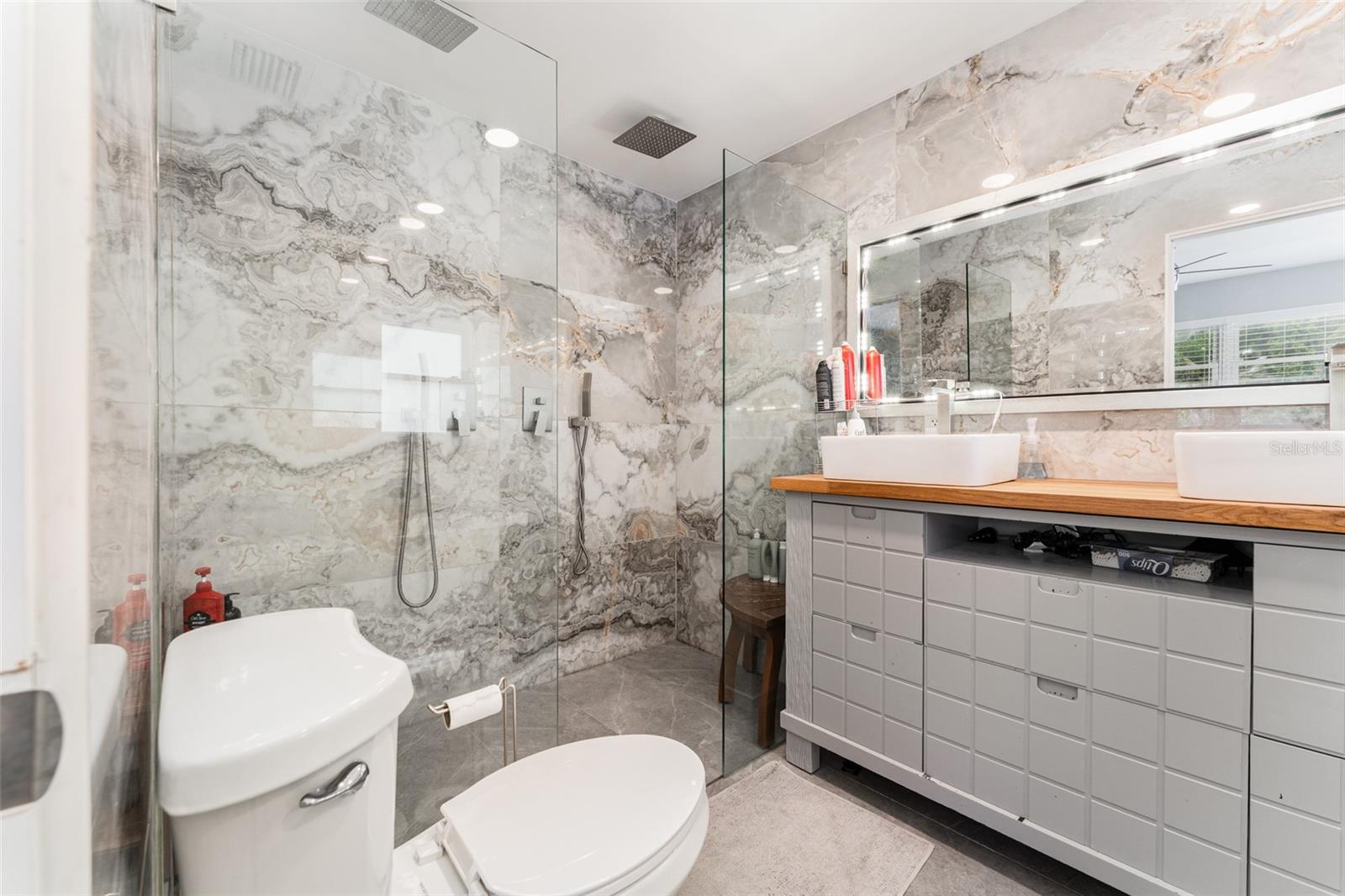 Listing photo id 22 for 120 Crestwood Lane