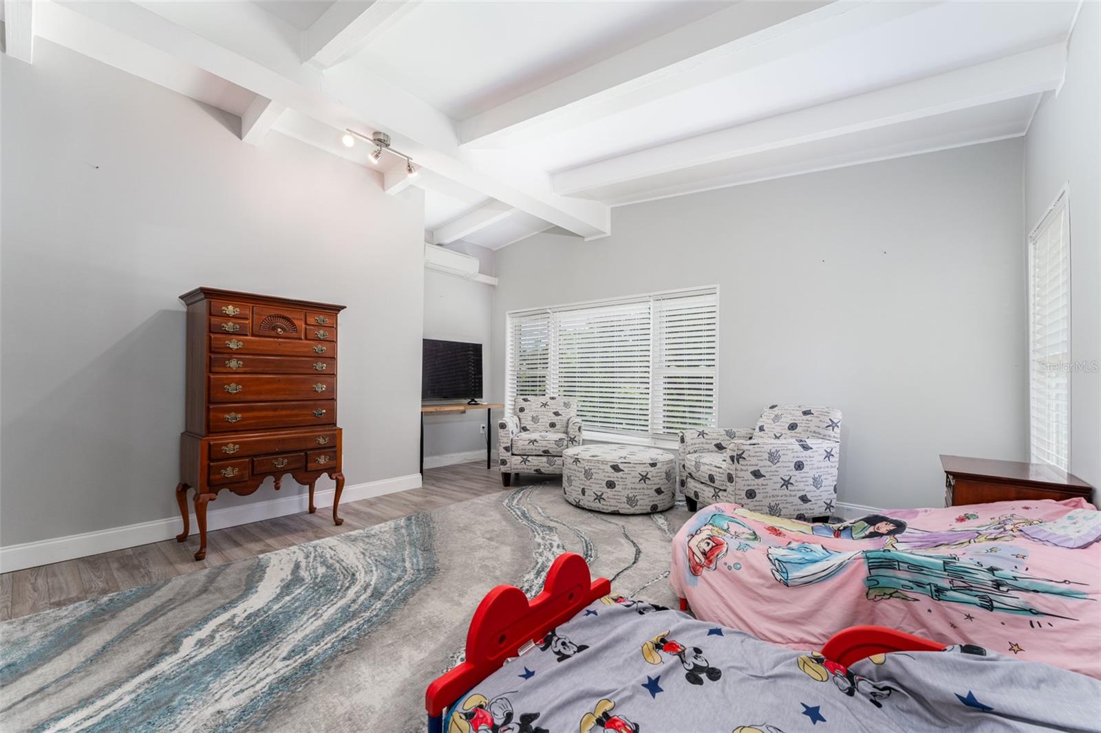 Listing photo id 25 for 120 Crestwood Lane