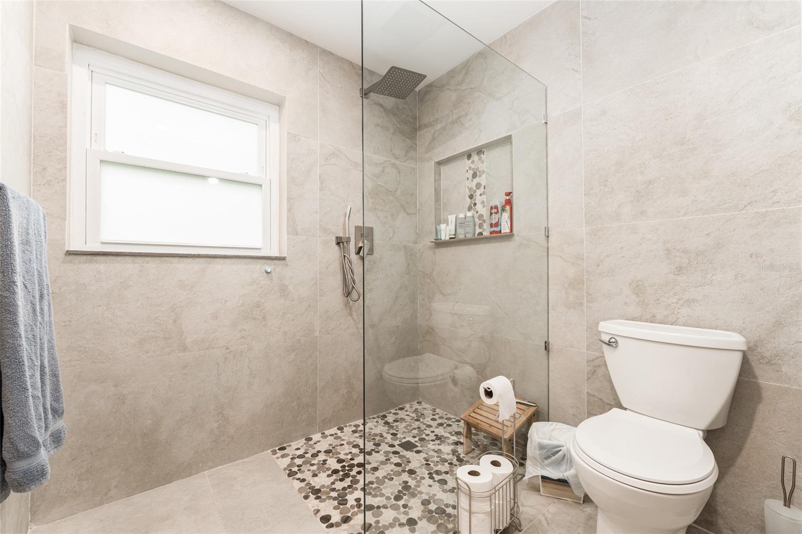 Listing photo id 27 for 120 Crestwood Lane