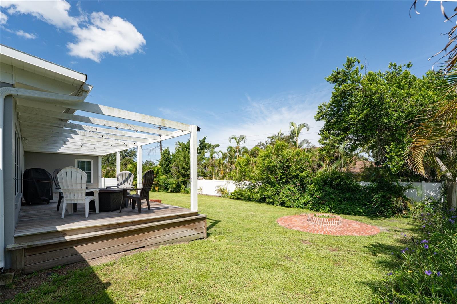 Listing photo id 31 for 120 Crestwood Lane