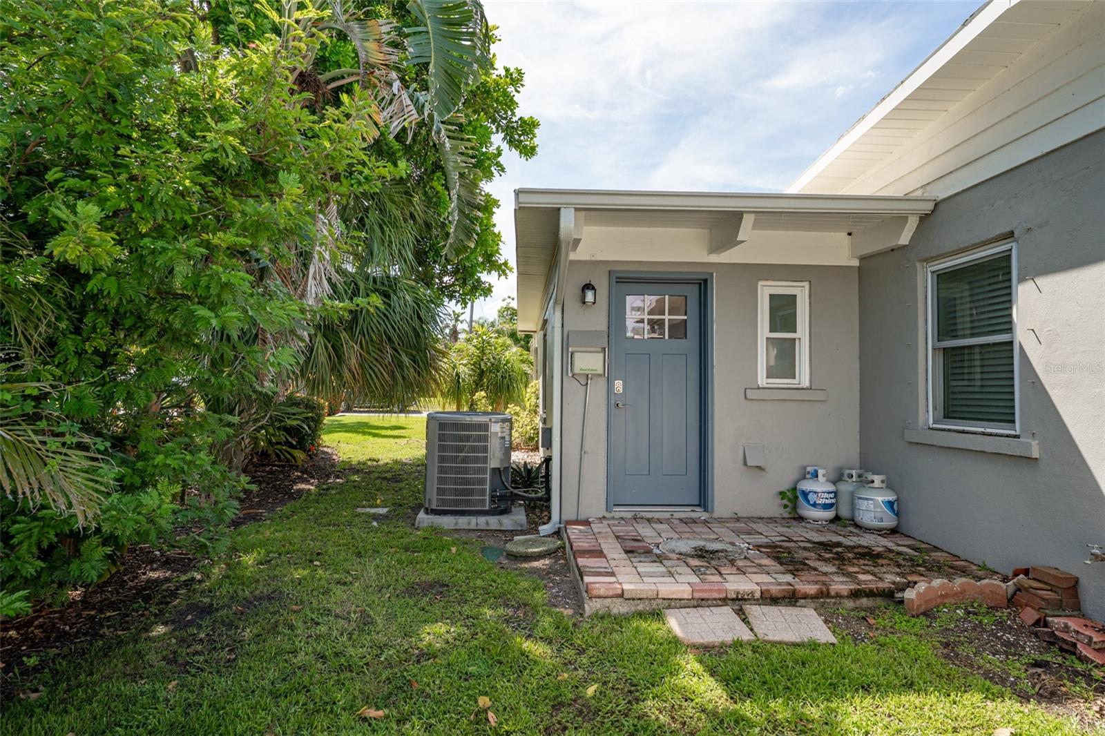 Listing photo id 32 for 120 Crestwood Lane