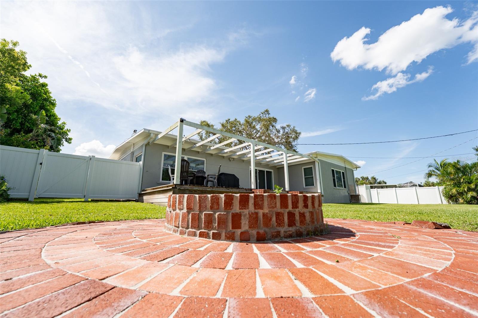 Listing photo id 34 for 120 Crestwood Lane