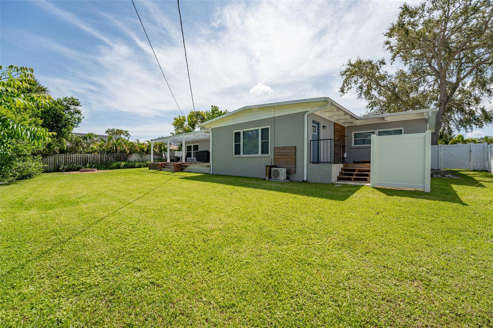 Listing photo id 35 for 120 Crestwood Lane