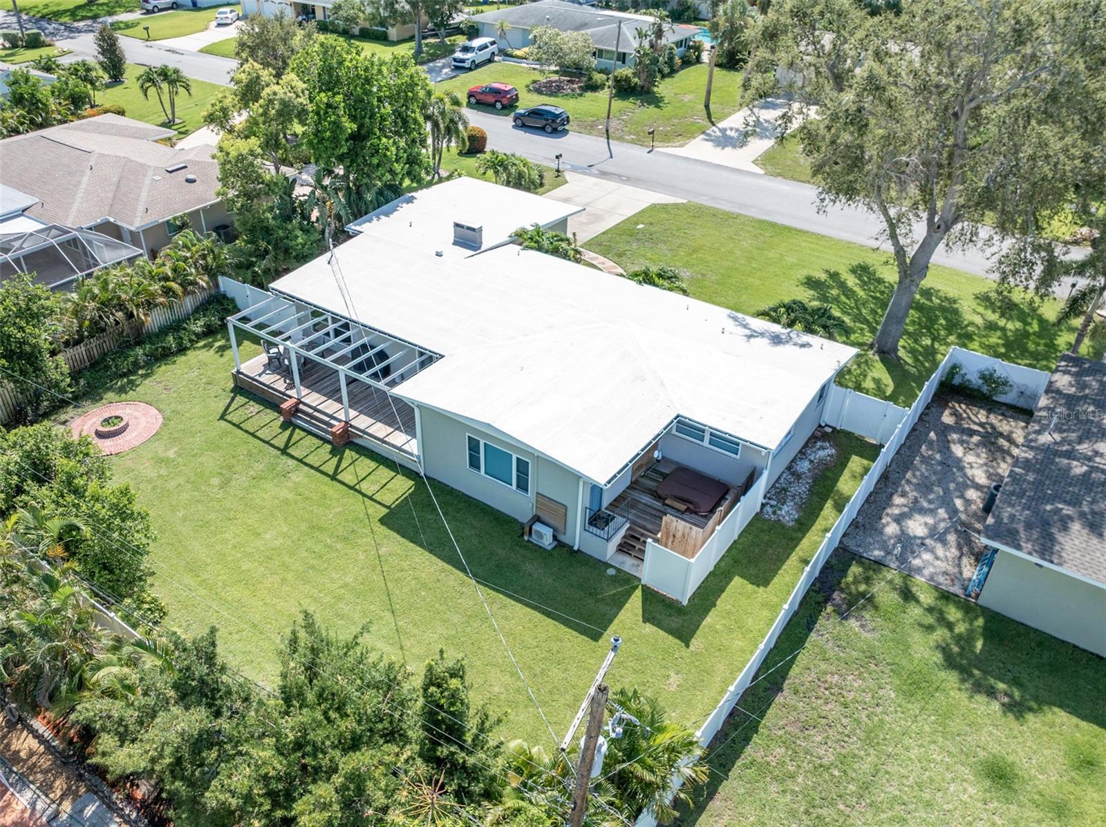 Listing photo id 49 for 120 Crestwood Lane