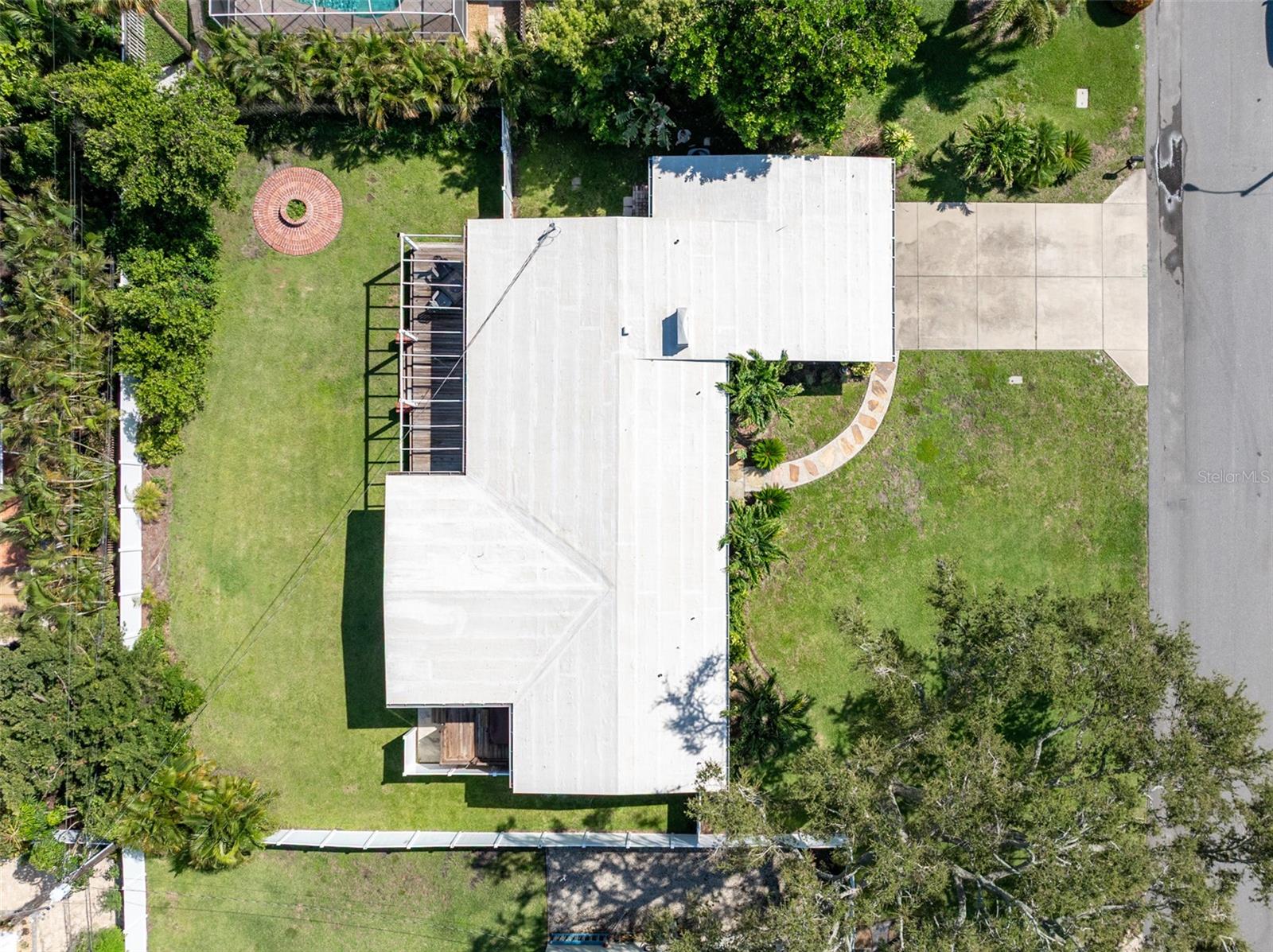Listing photo id 5 for 120 Crestwood Lane