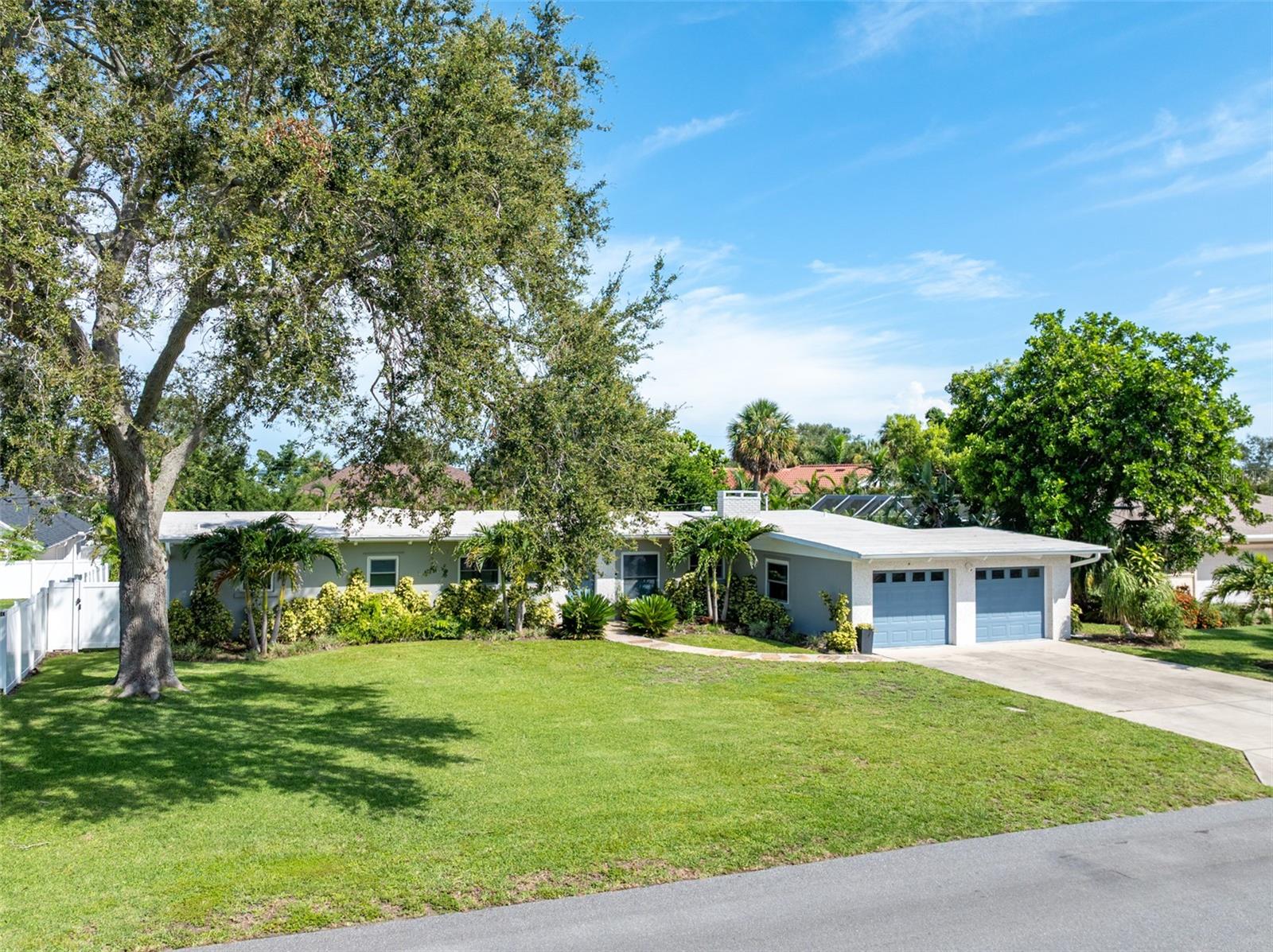 Listing photo id 7 for 120 Crestwood Lane
