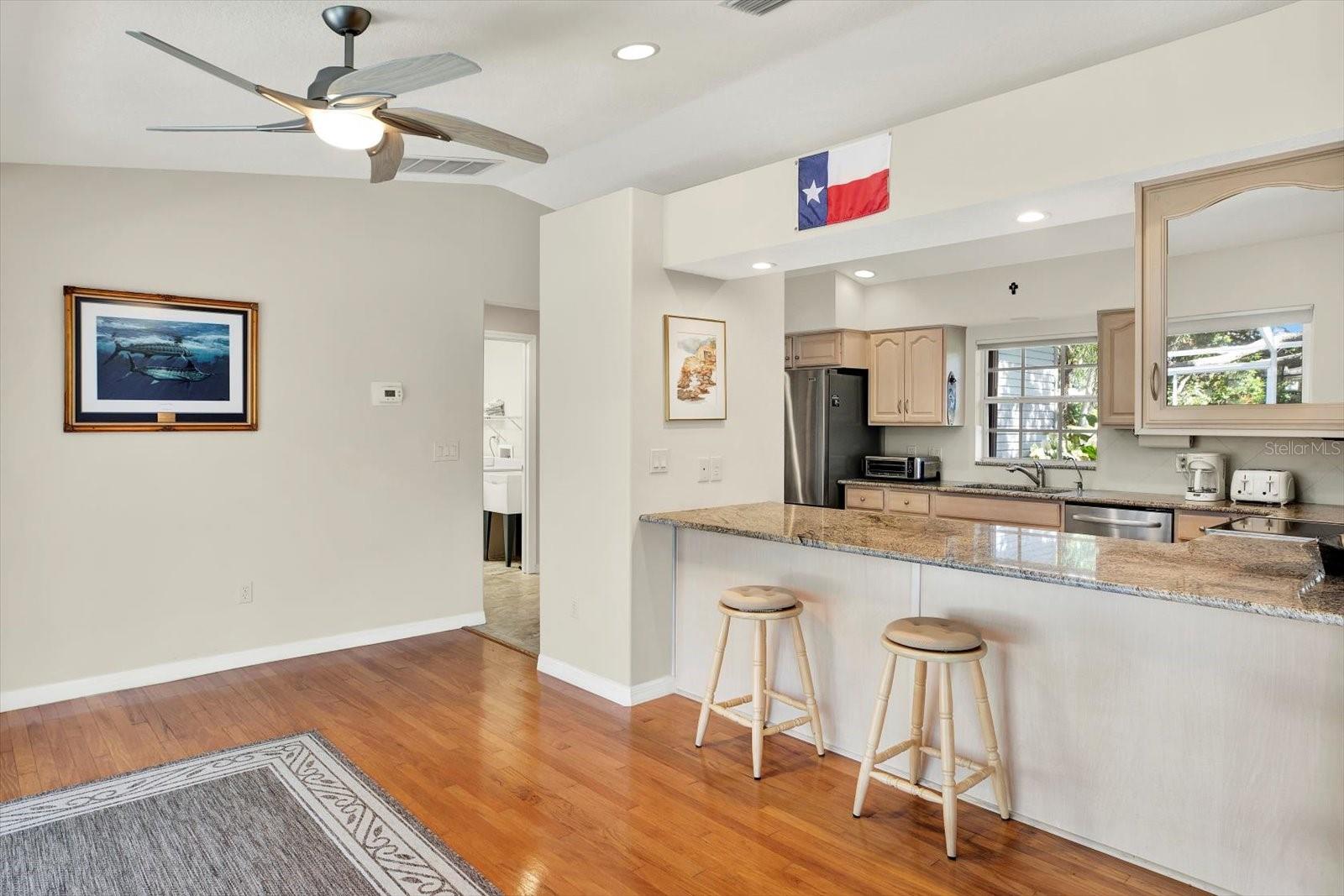 Image 11 of 50 For 6561 Exeter Court