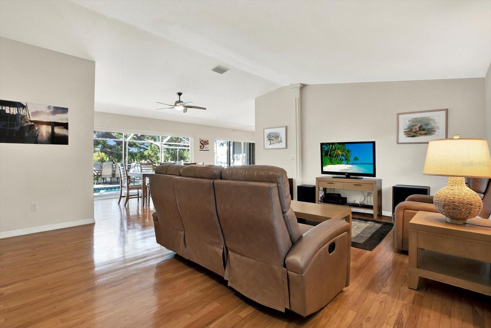 Image 4 of 50 For 6561 Exeter Court