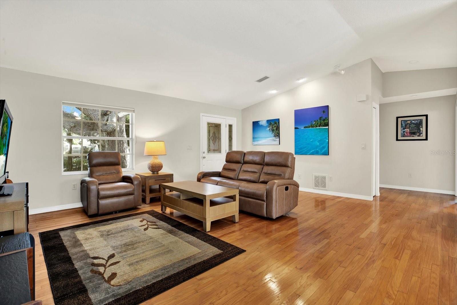 Image 7 of 50 For 6561 Exeter Court
