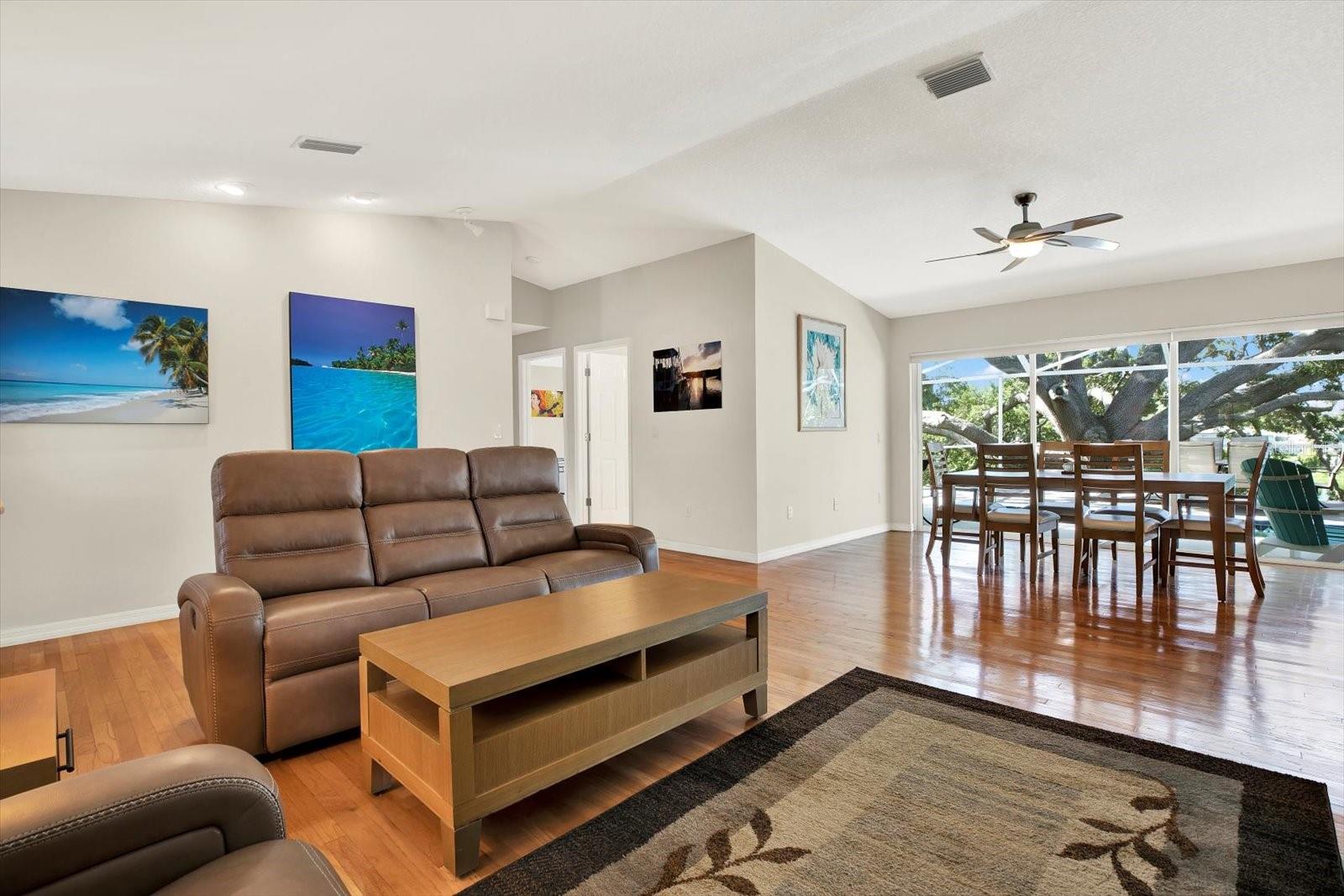 Image 8 of 50 For 6561 Exeter Court