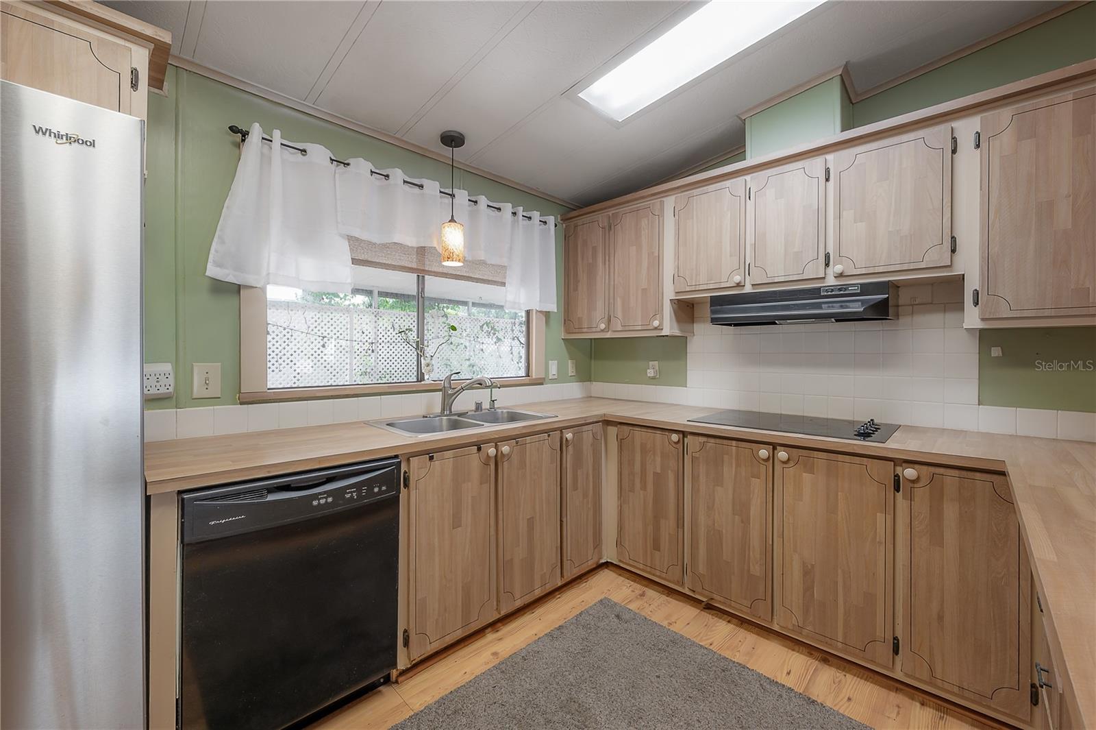 Image 18 of 59 For 8917 Fox Trail