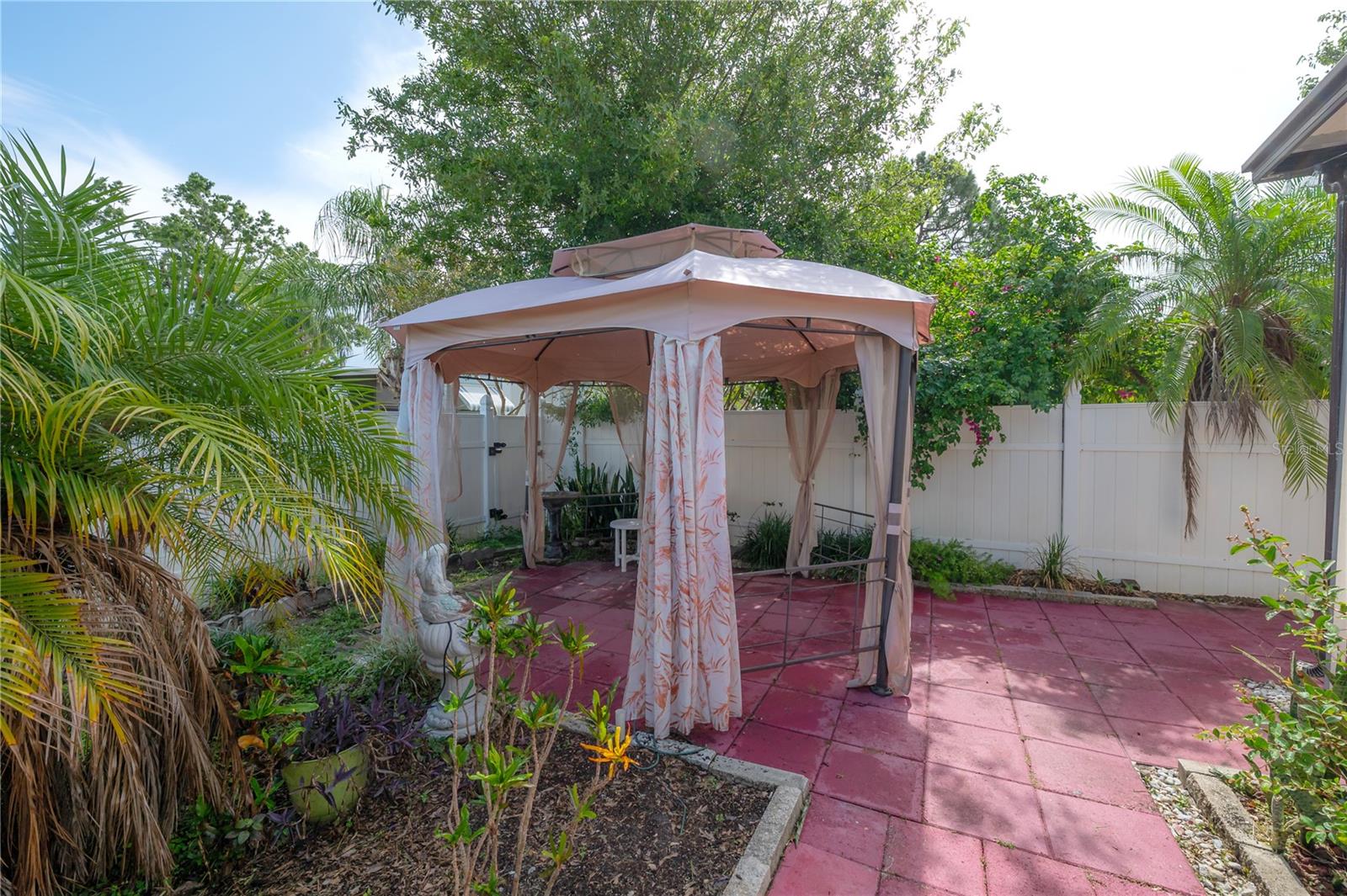 Image 40 of 59 For 8917 Fox Trail