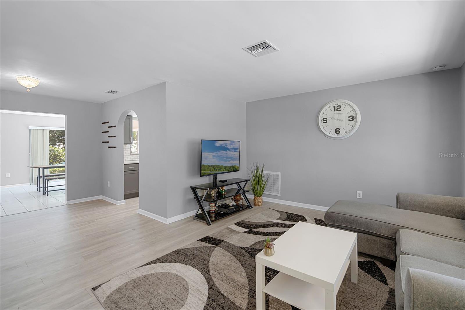 Image 3 of 28 For 2481 12th Avenue Sw