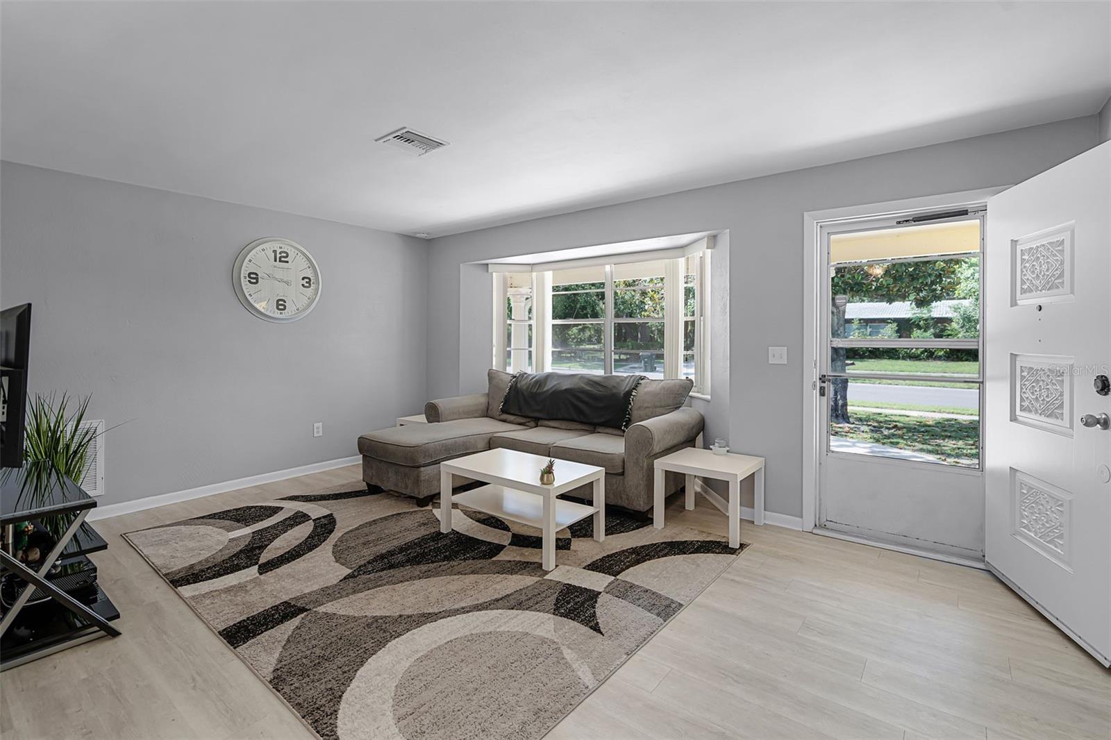 Image 4 of 28 For 2481 12th Avenue Sw
