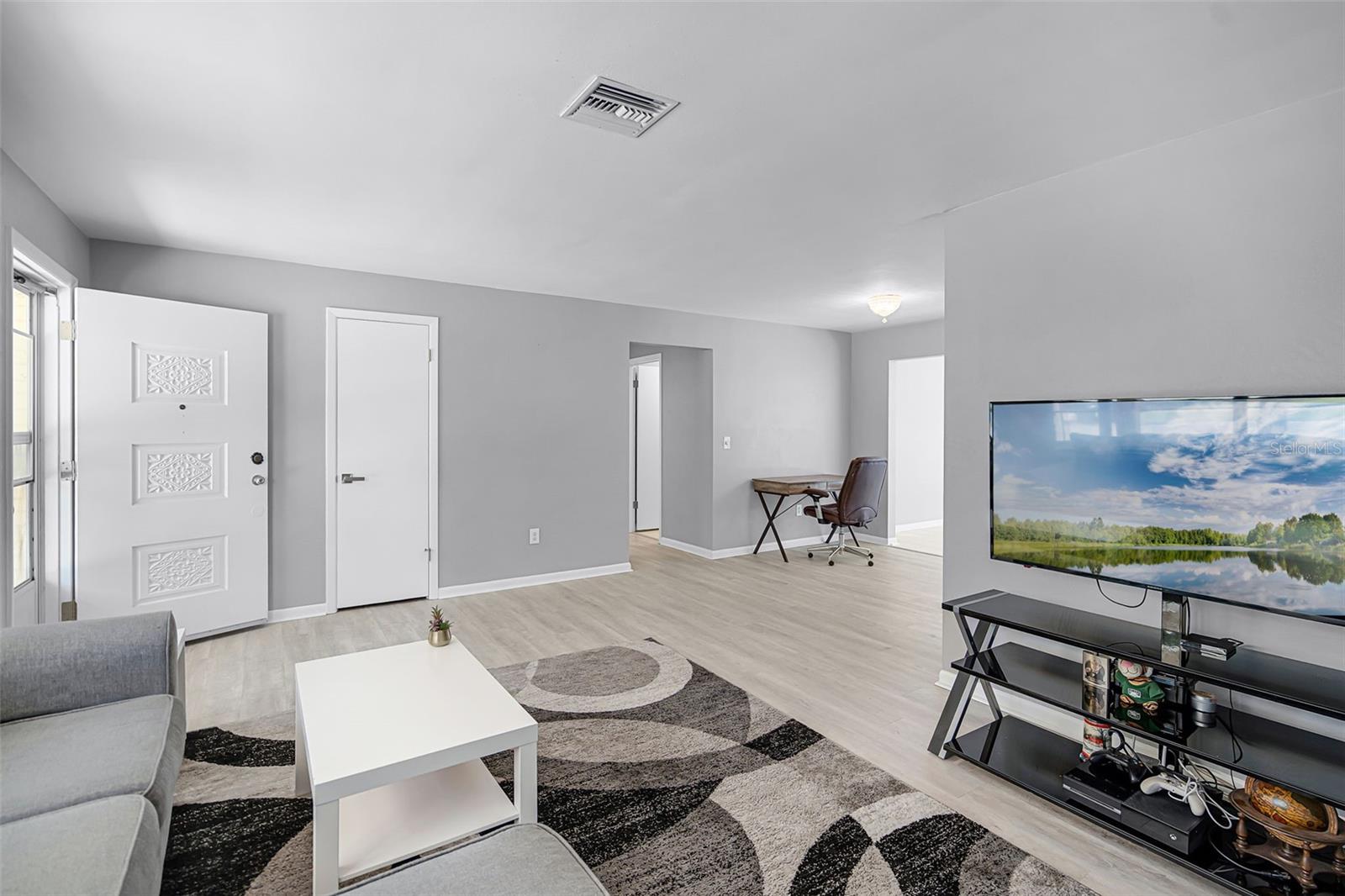 Image 5 of 28 For 2481 12th Avenue Sw